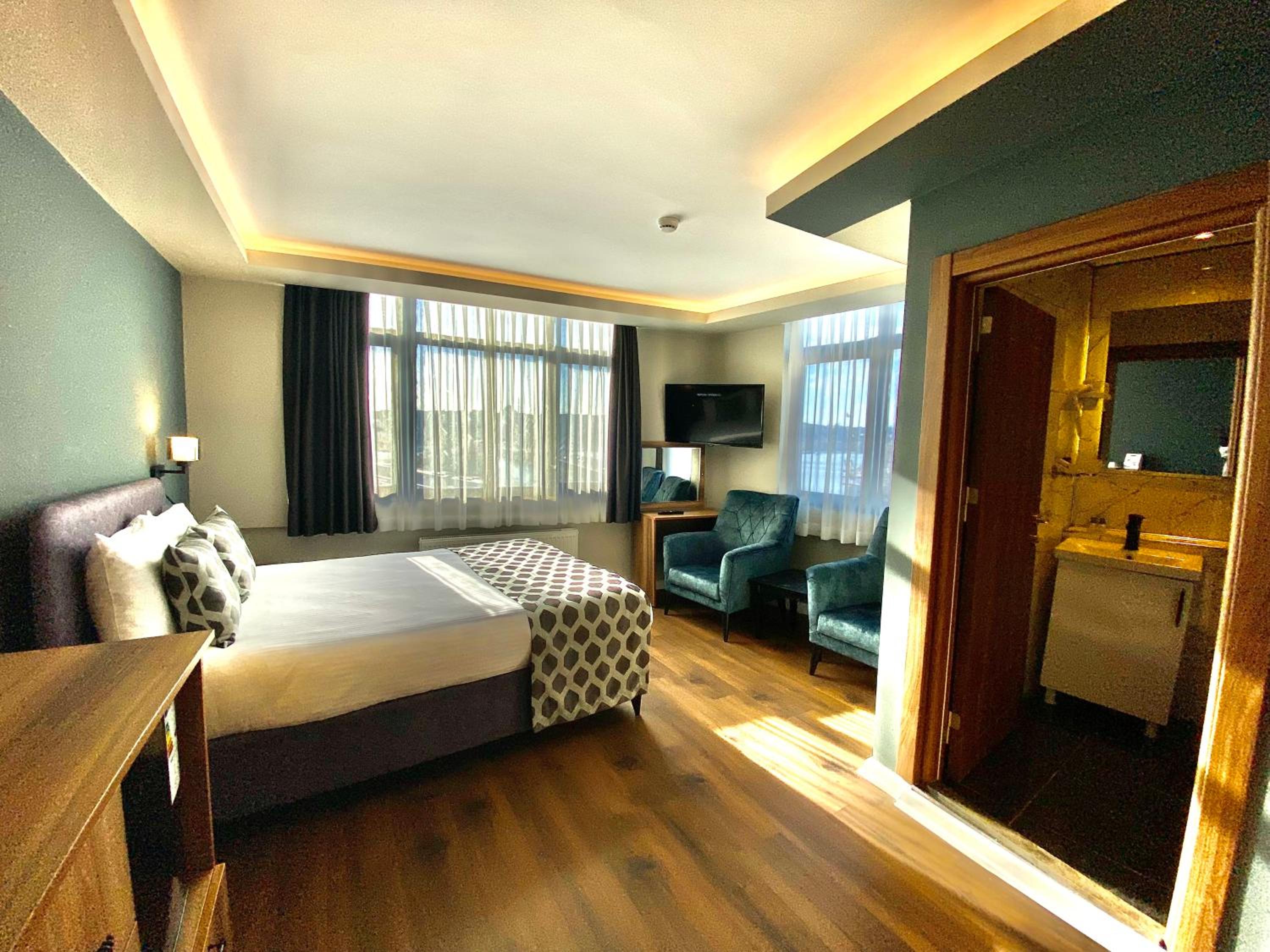 Deluxe Double or Twin Room with Sea View photo 2