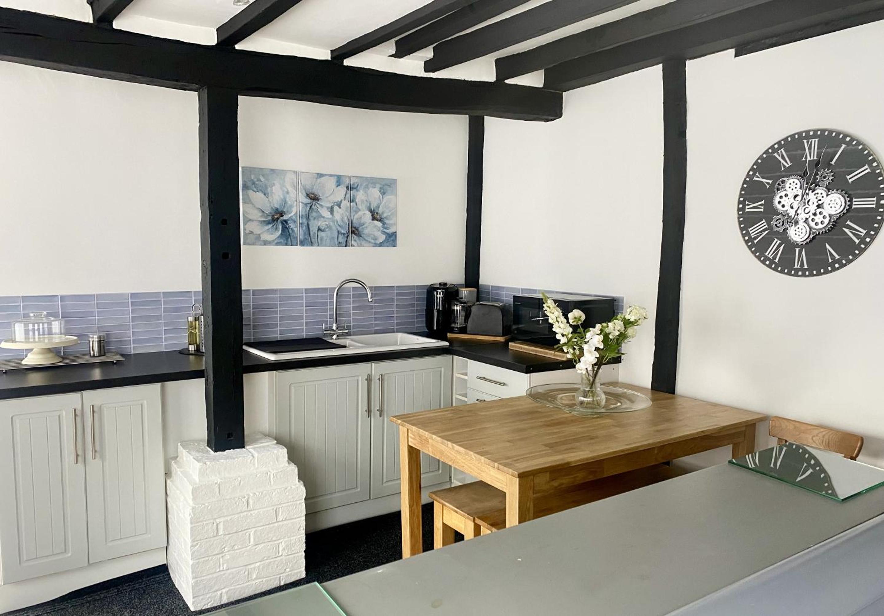 King Studio with Sofa Bed - Photo 29