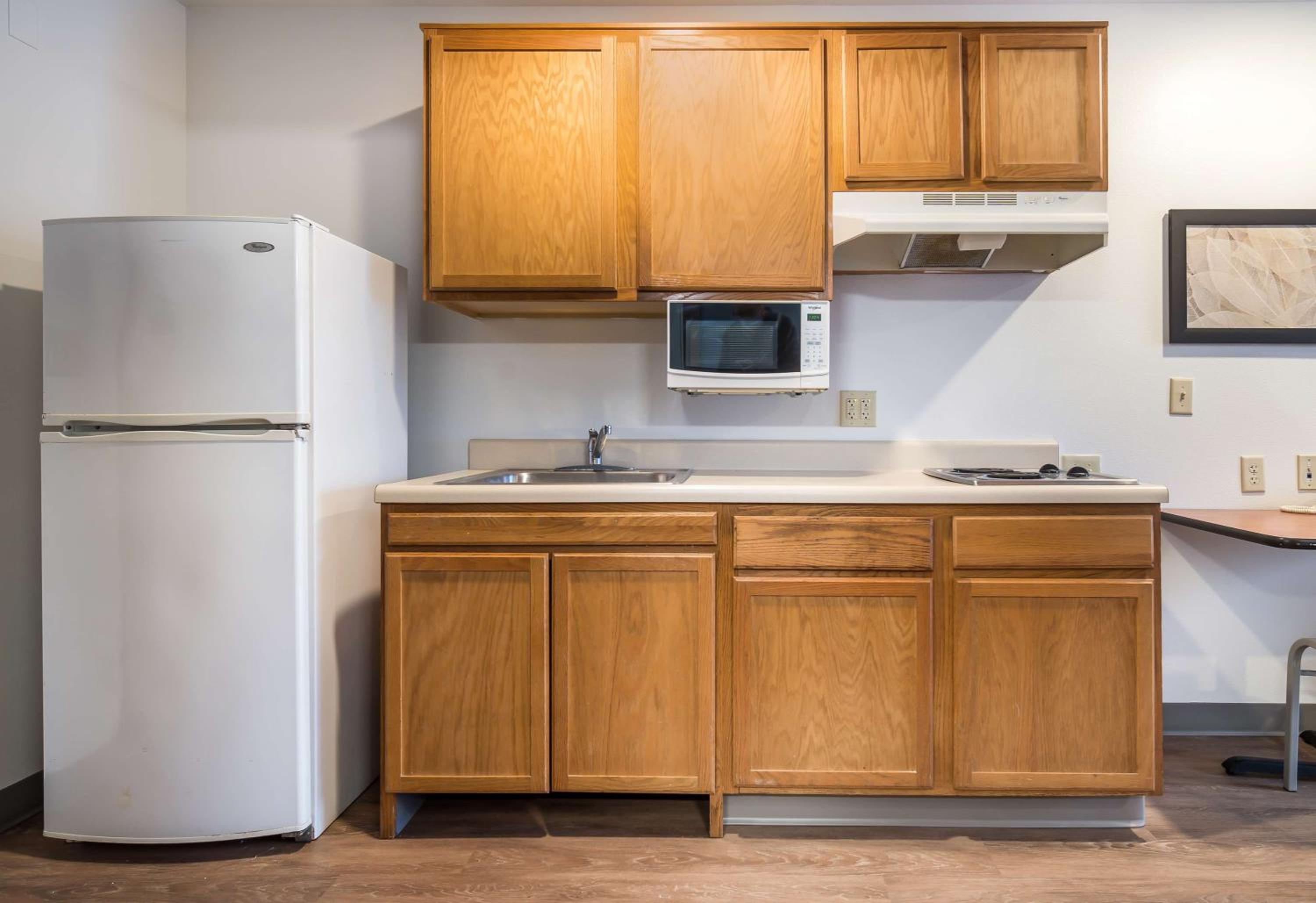 1 Full Bed | Non-Smoking, Kitchen photo 3