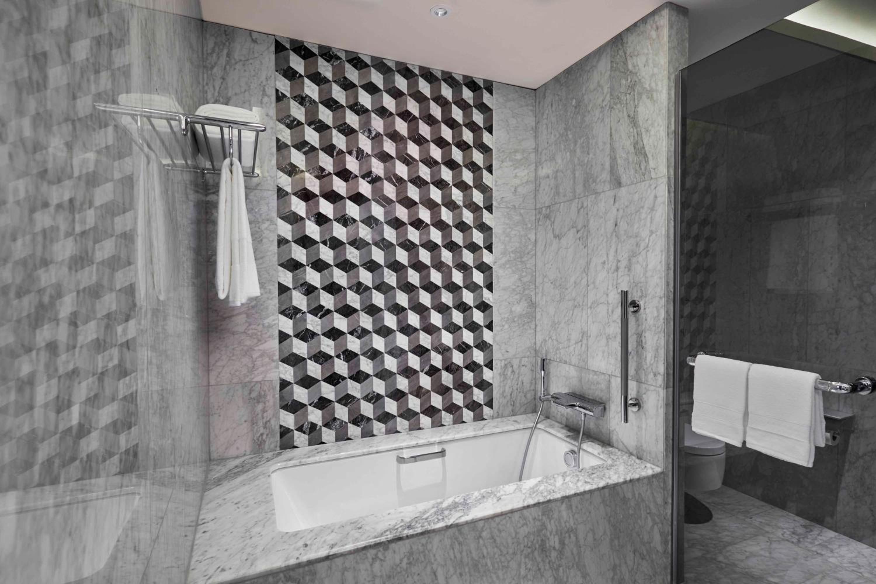 One-Bedroom King Suite photo 3