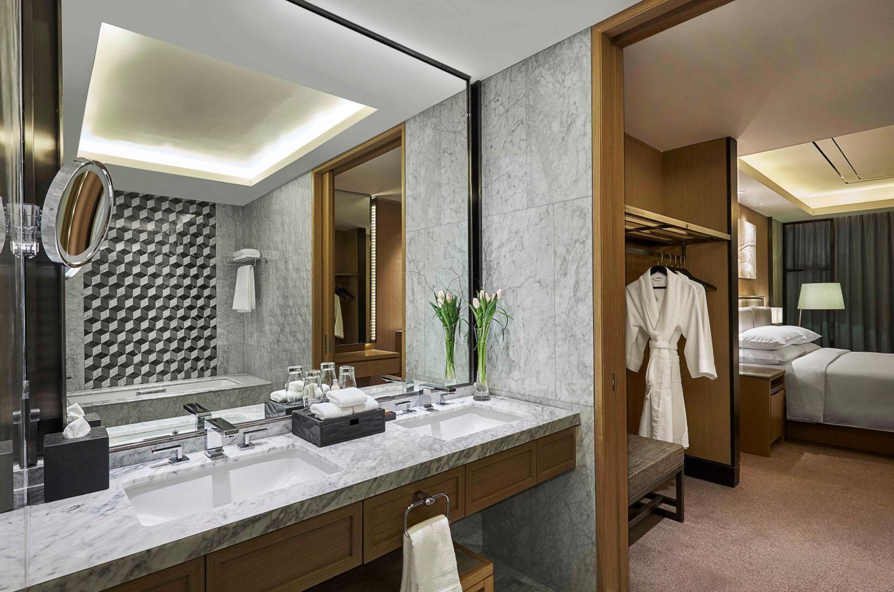 One-Bedroom King Suite photo 2