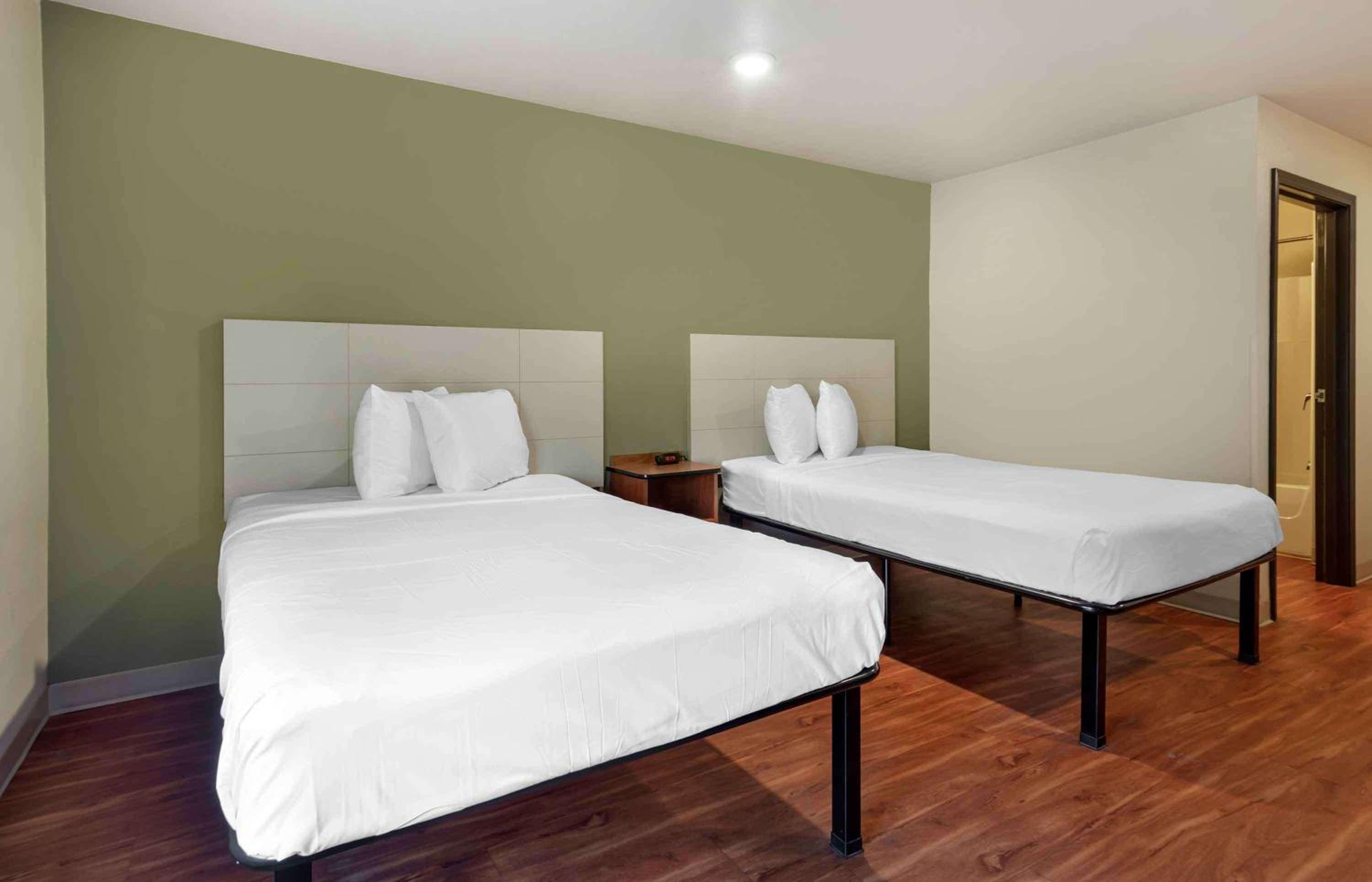 Double Room with Two Double Beds - Non-Smoking photo 2
