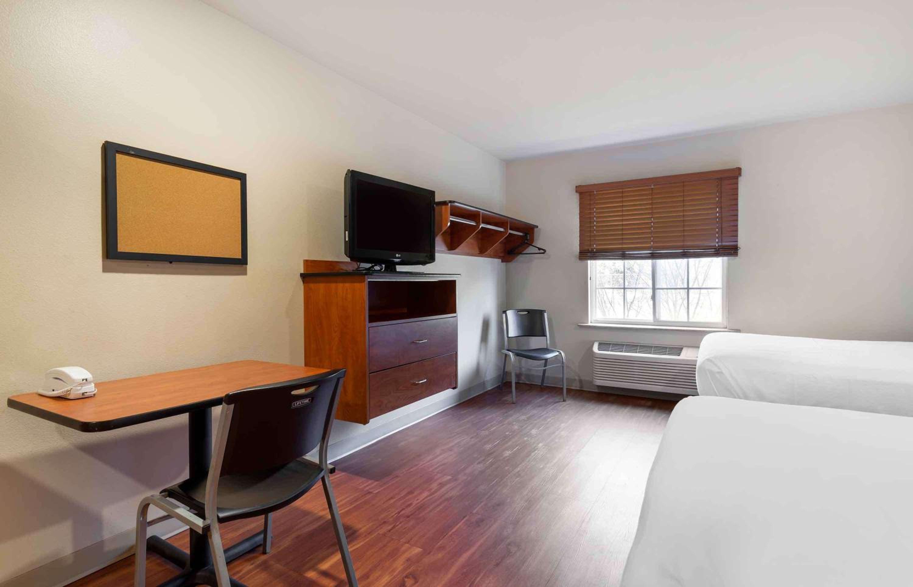 Double Room with Two Double Beds - Non-Smoking photo 3