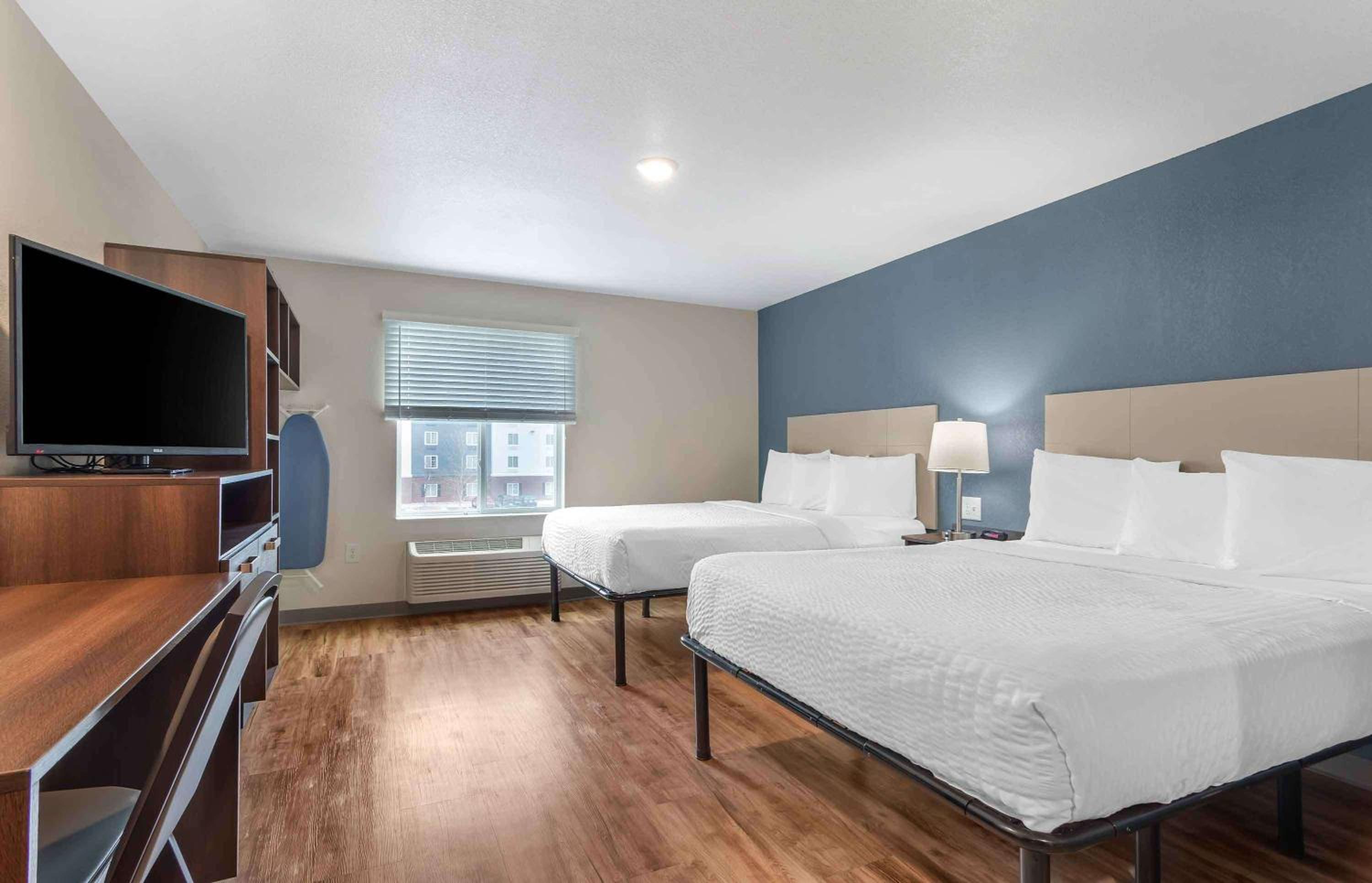 Standard Queen Room with Two Queen Beds - Non Smoking  - Photo 4