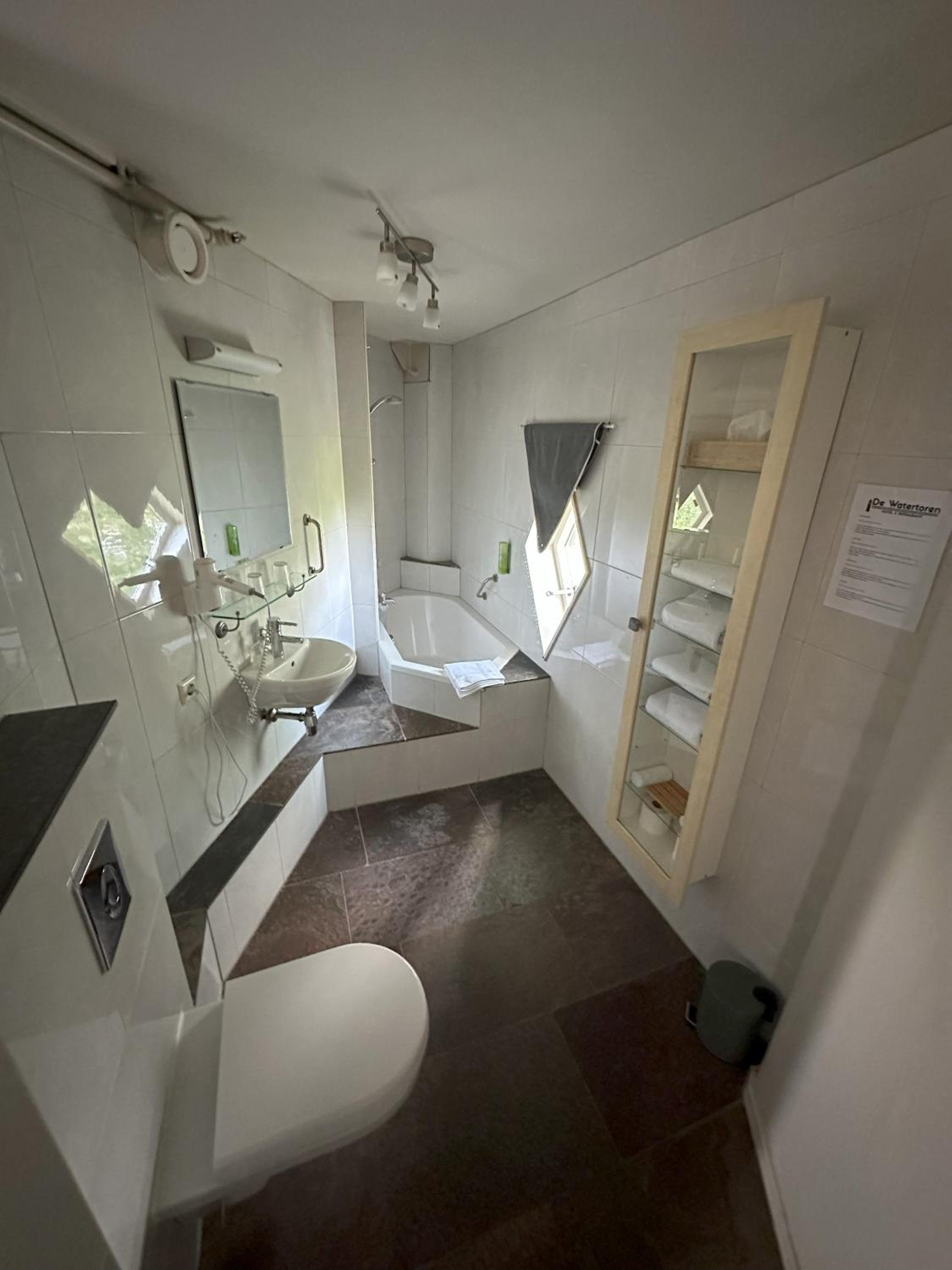 Deluxe Double Room - Photo 9