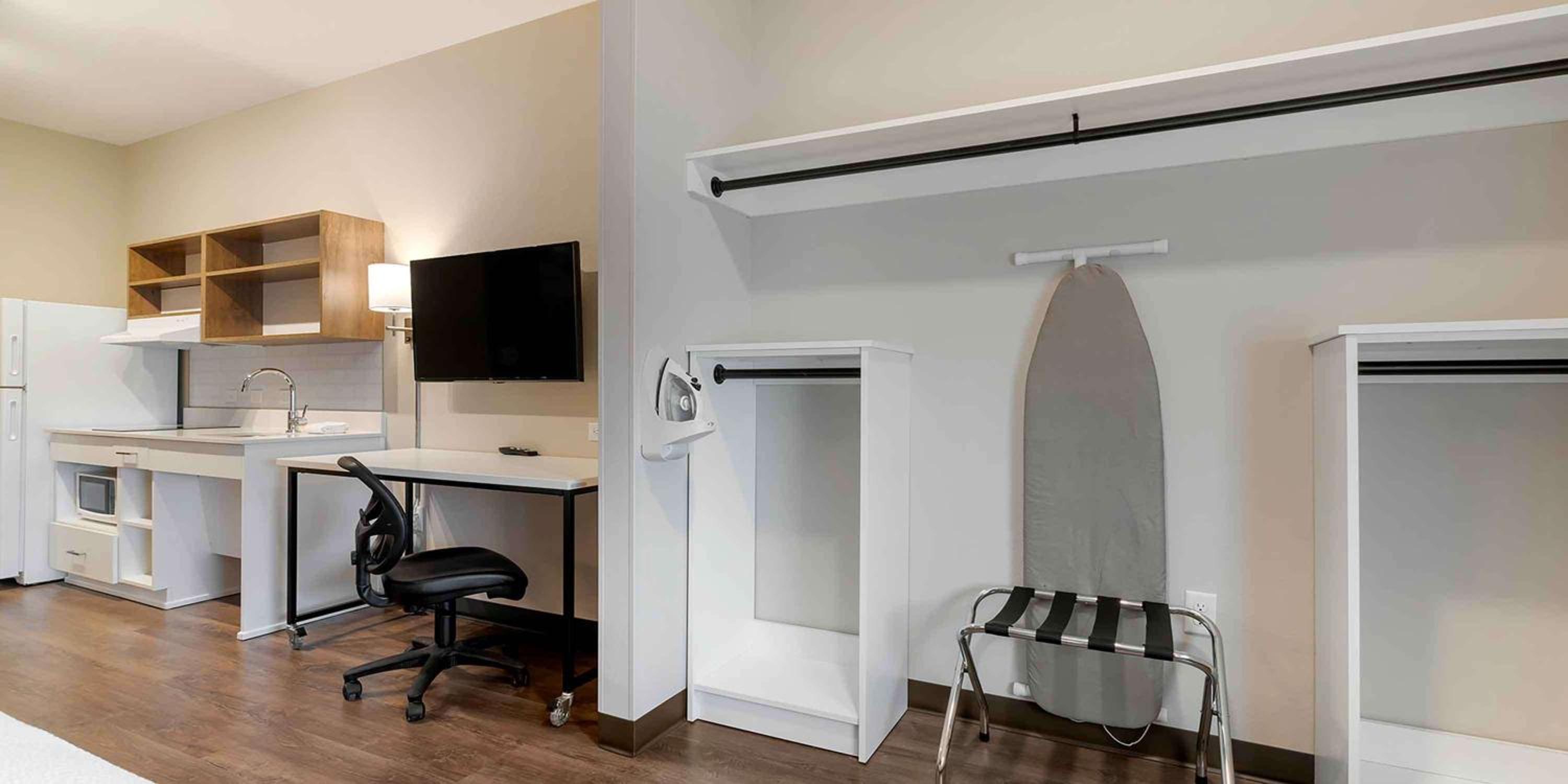 Studio with 2 Queen Beds - Non-Smoking - Photo 3