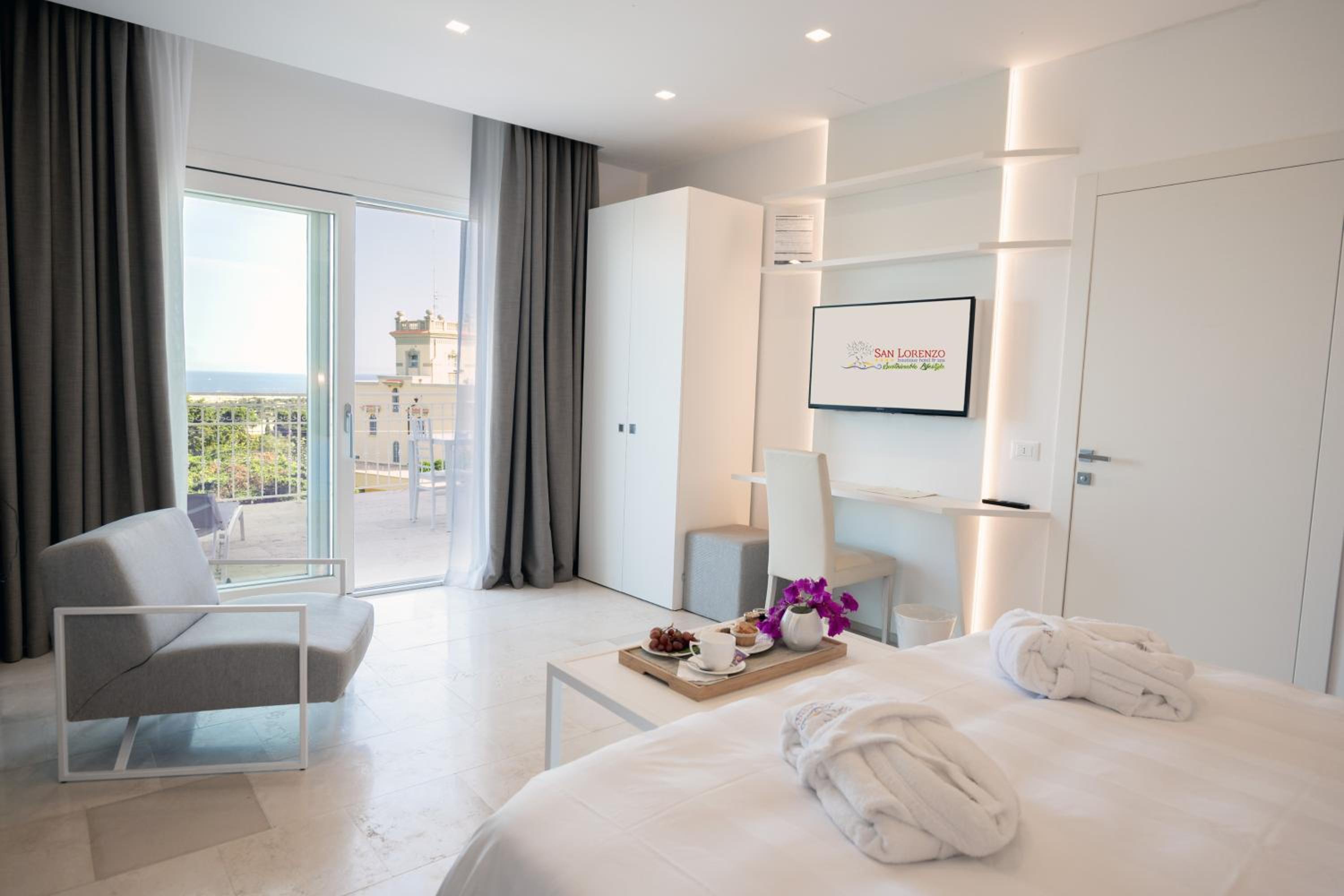 Junior King Suite - Photo 7