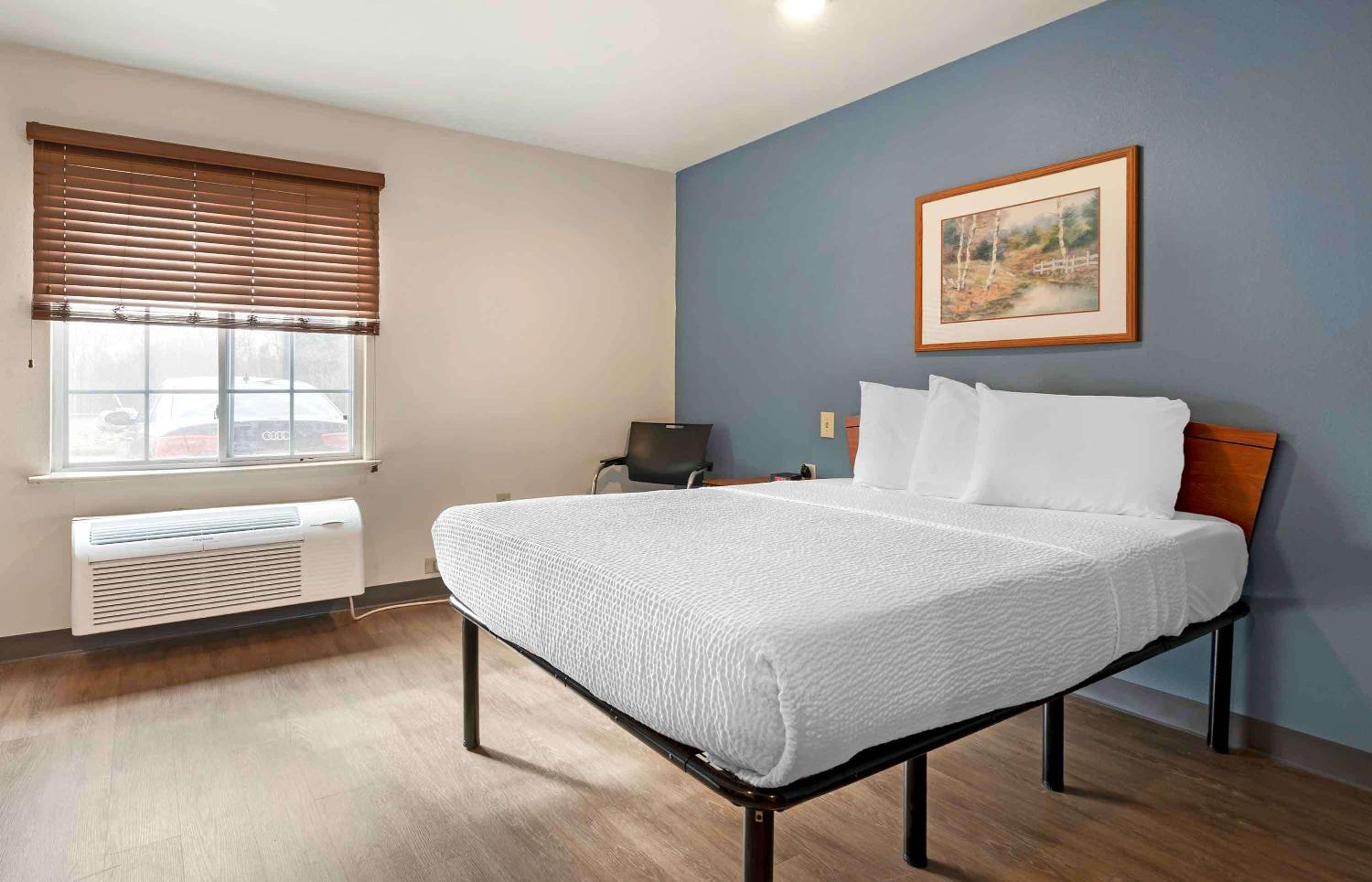 1 Full Bed | Non-Smoking, Kitchen photo 3