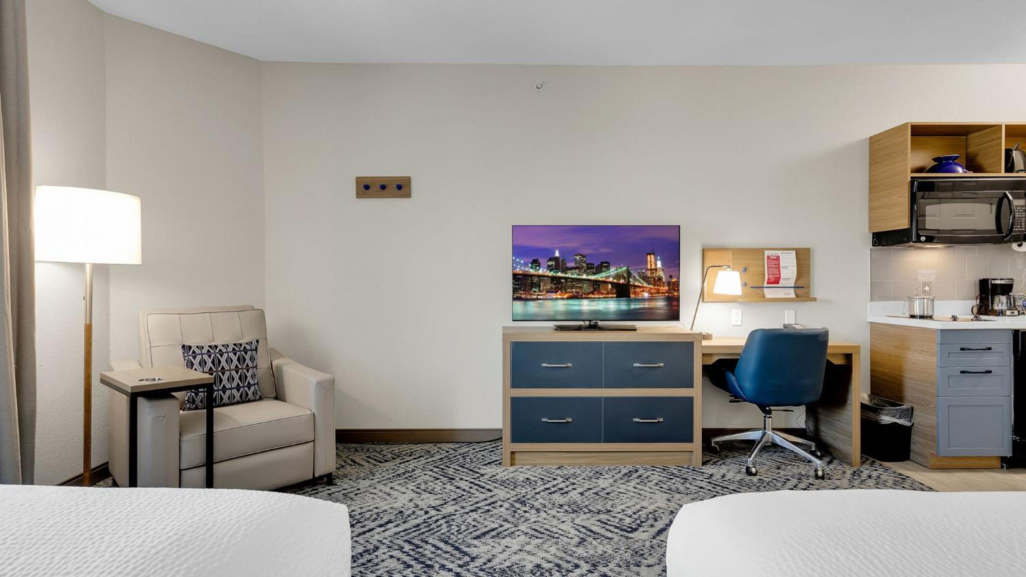 Studio Suite with Two Queen Beds - Photo 4