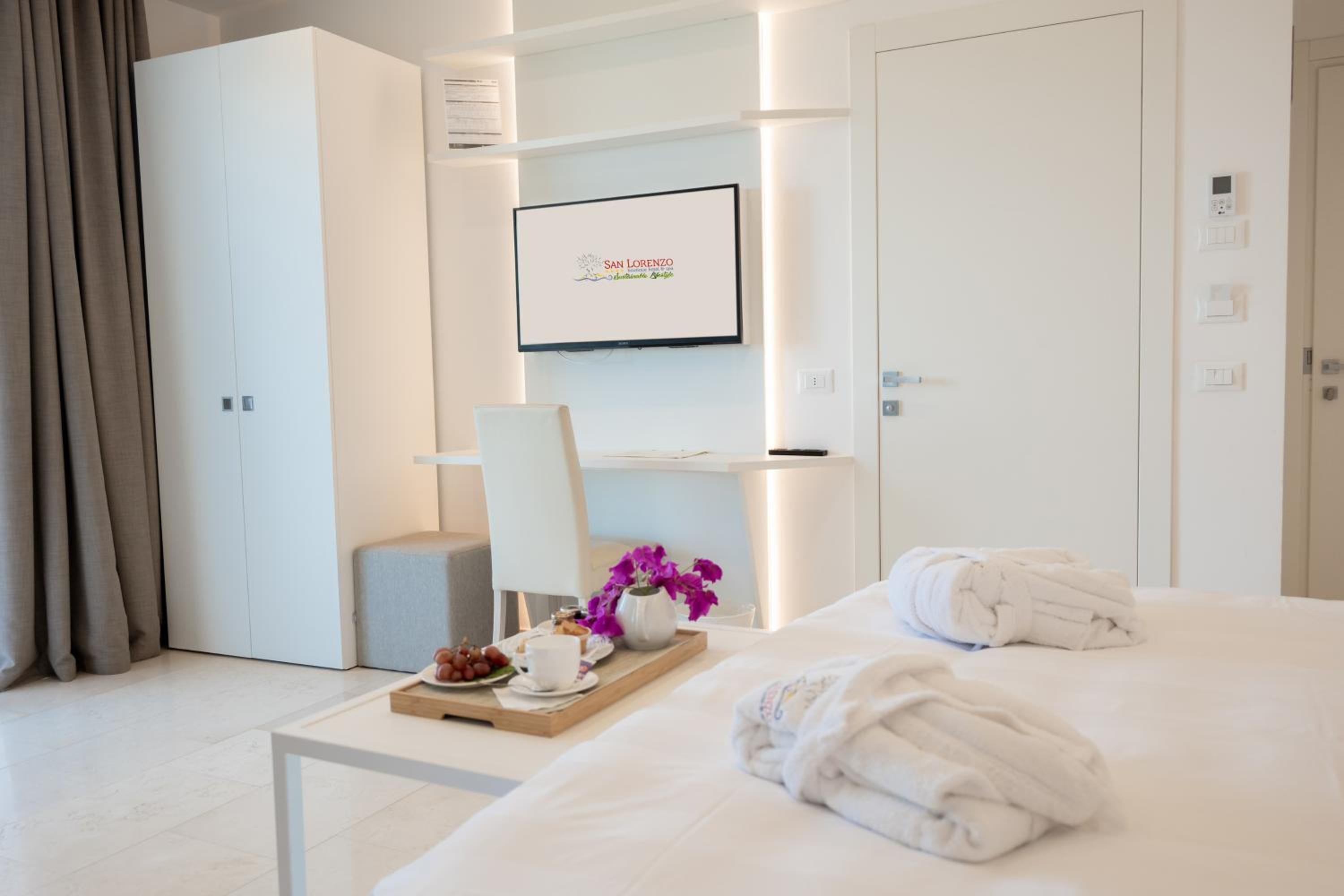 Junior King Suite - Photo 5
