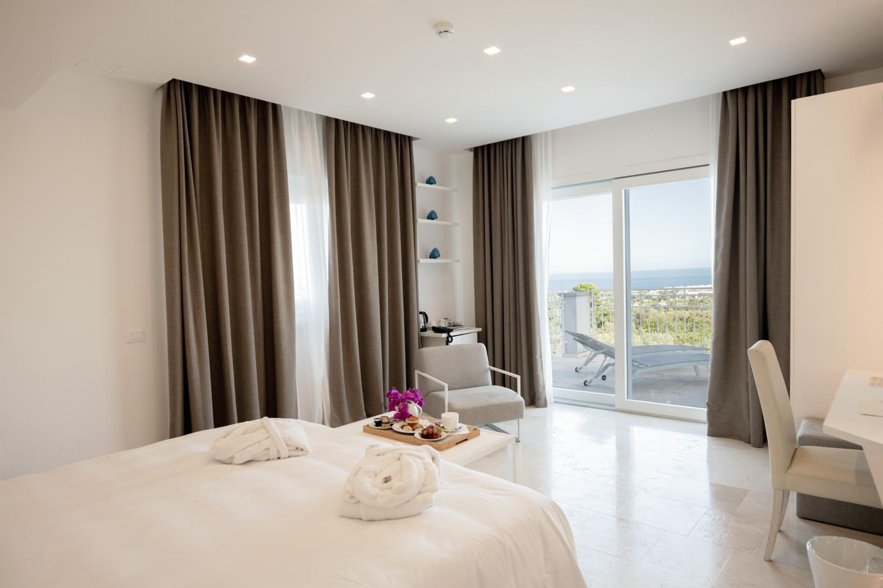 Junior King Suite - Photo 8