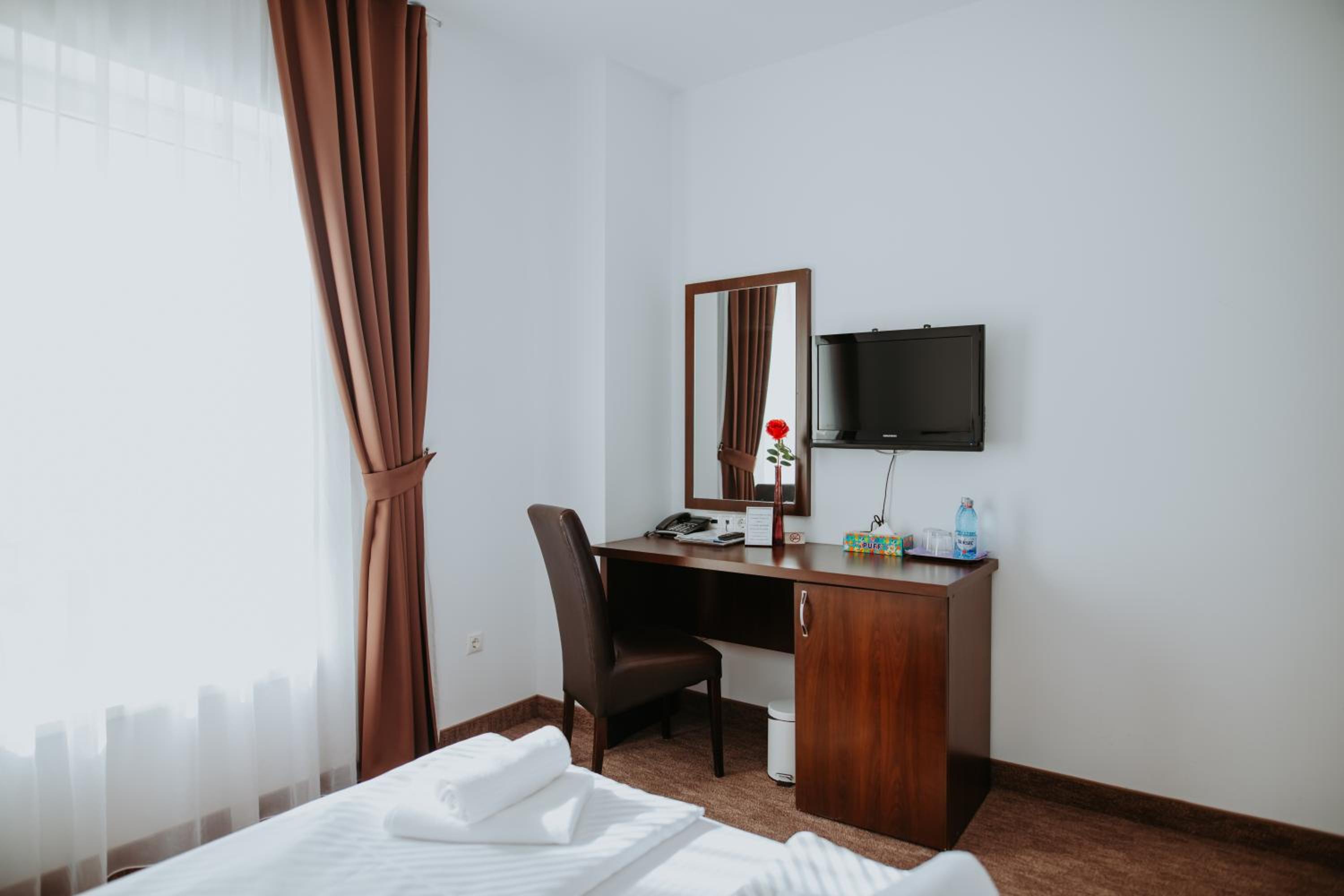 Double Room - Photo 2