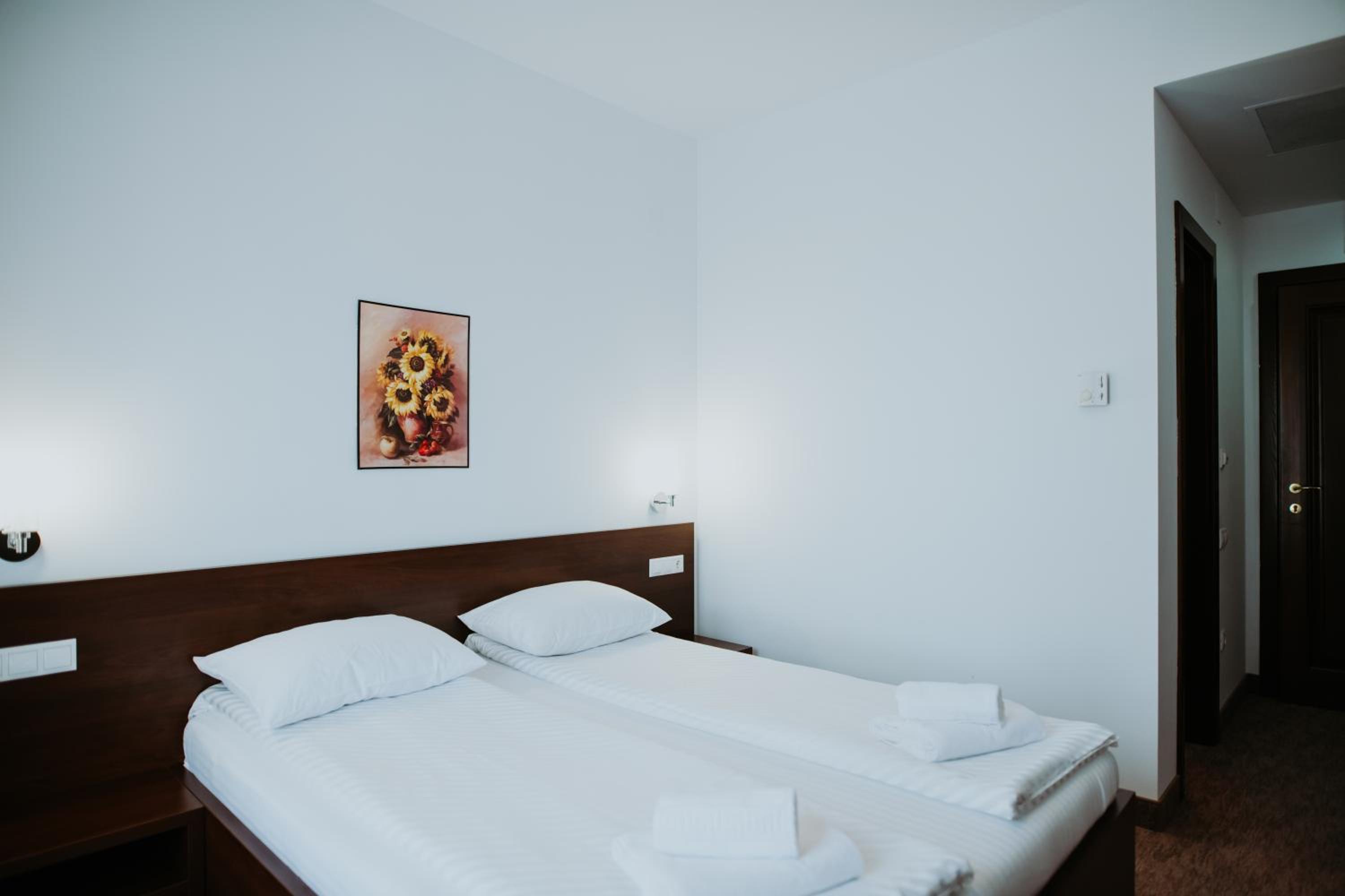 Double Room - Photo 10