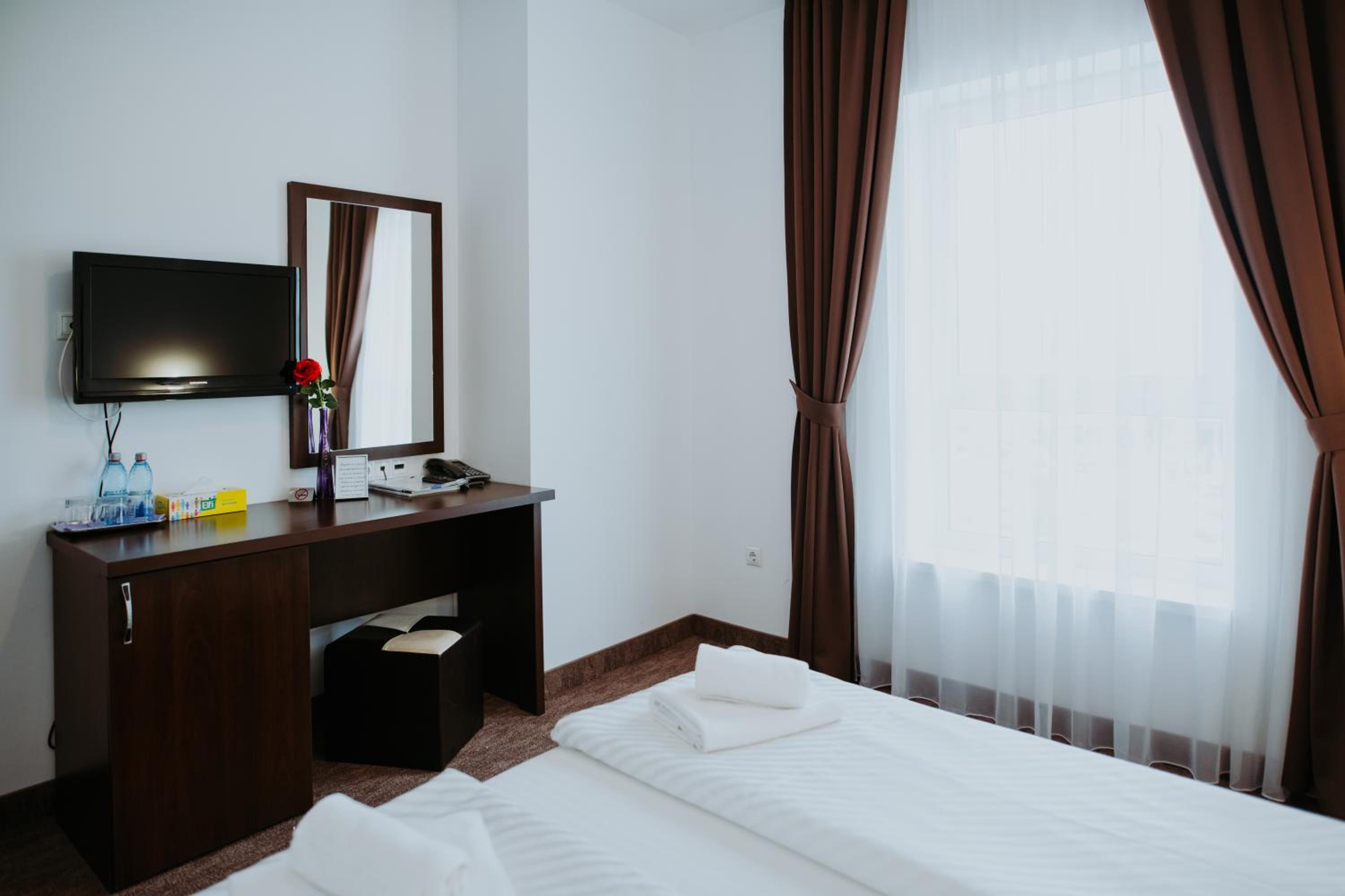 Double Room - Photo 8
