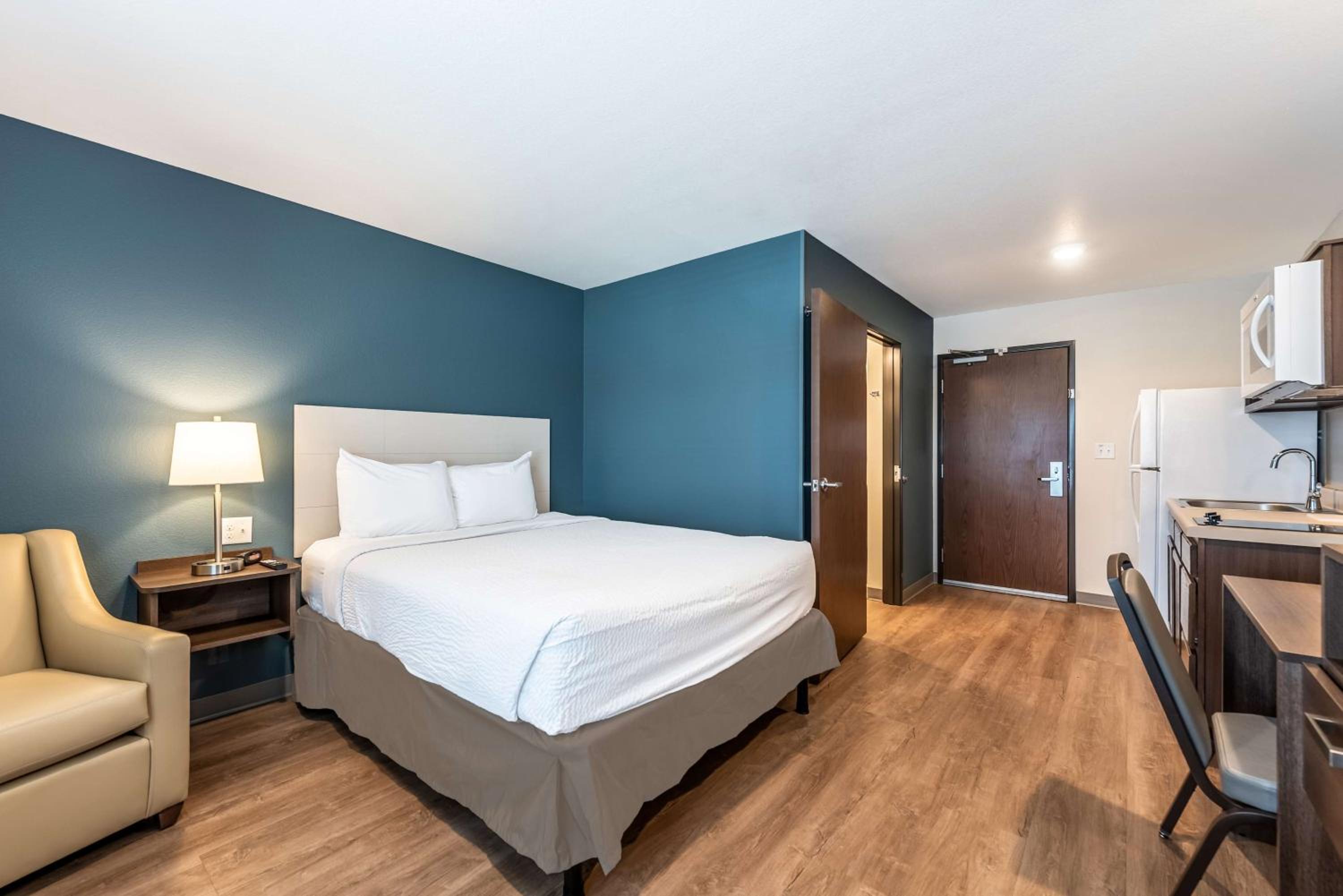 Standard King Room - Non-Smoking  photo 3