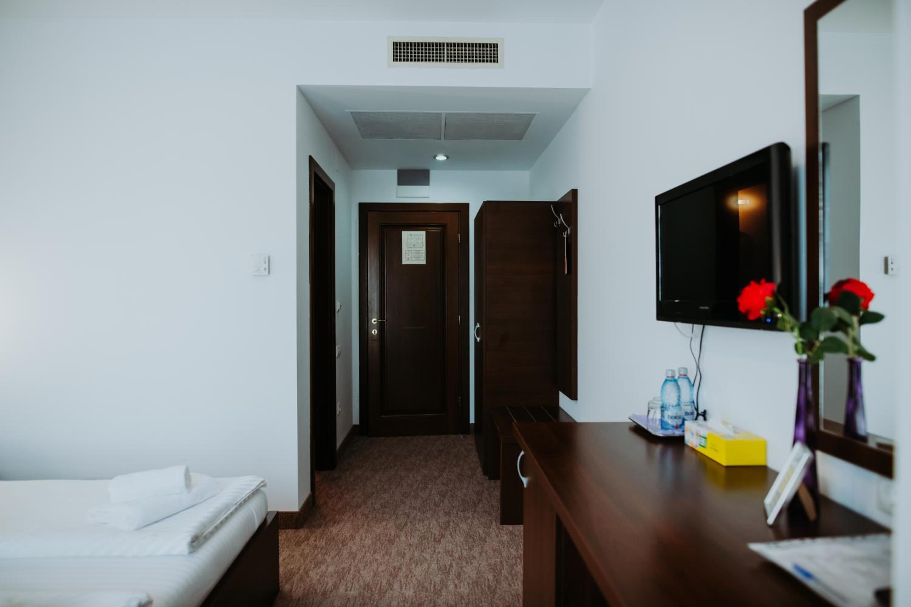 Double Room - Photo 5