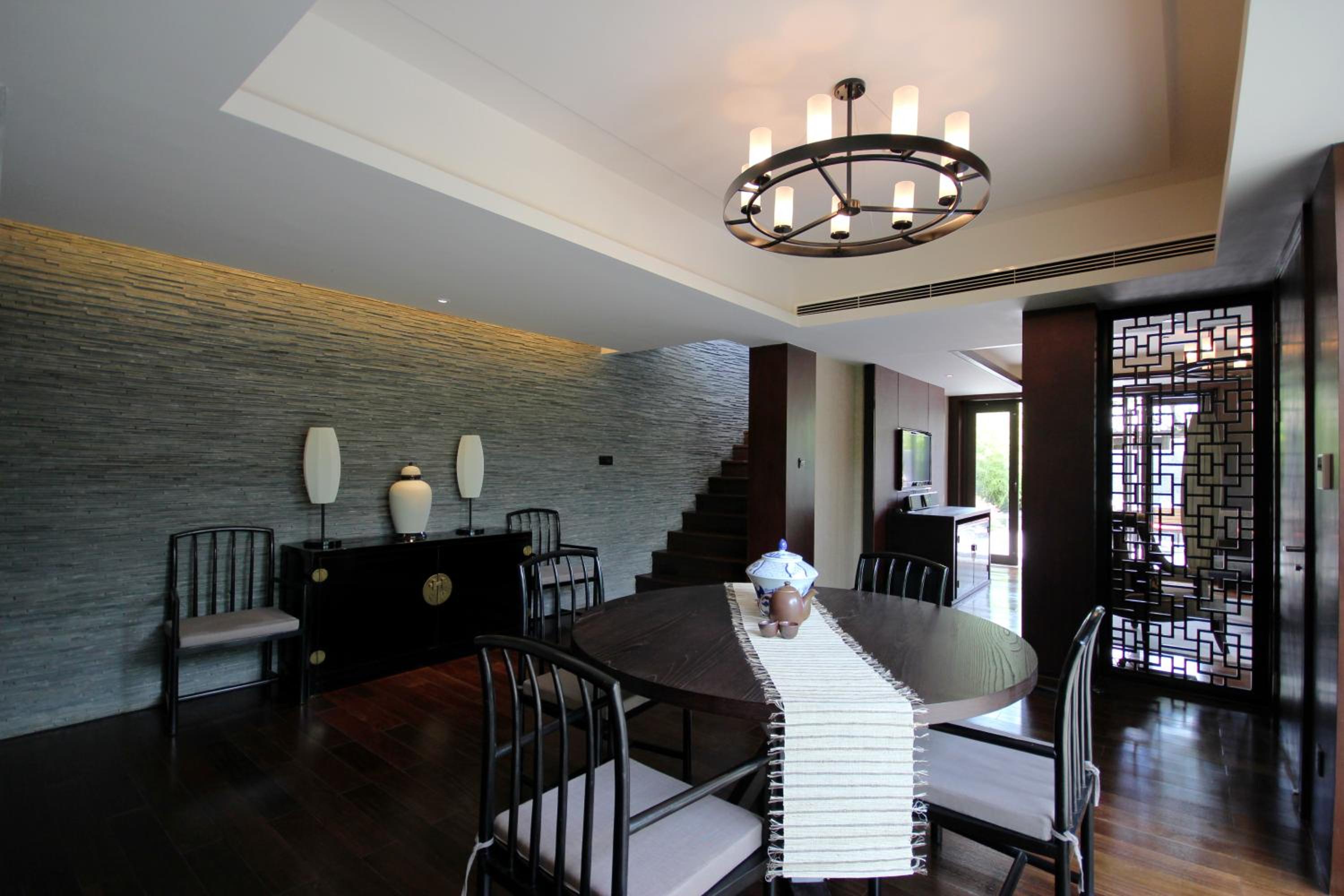 Two-Bedroom Deluxe Villa - Photo 10