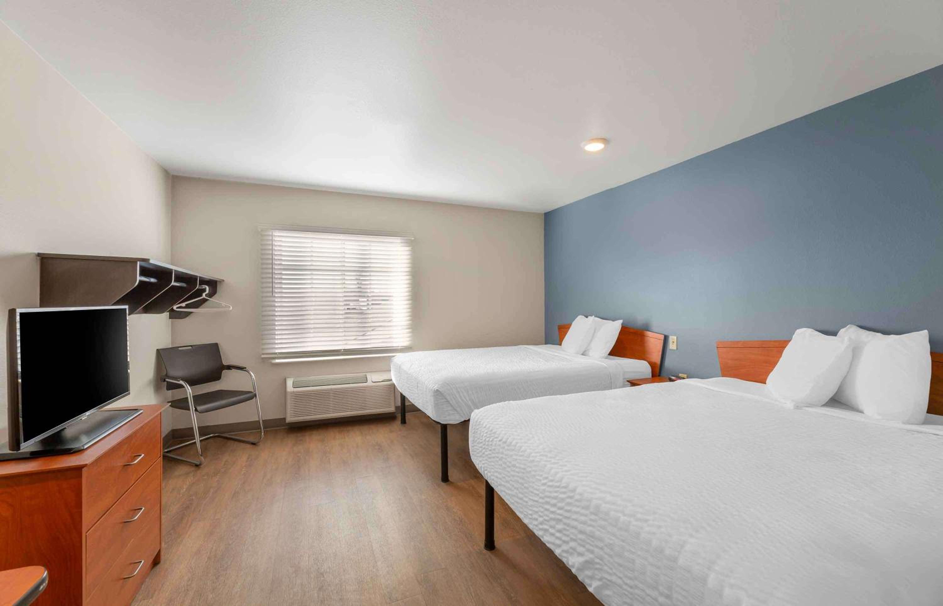 Standard Queen Room with Two Queen Beds - Non-Smoking photo 1