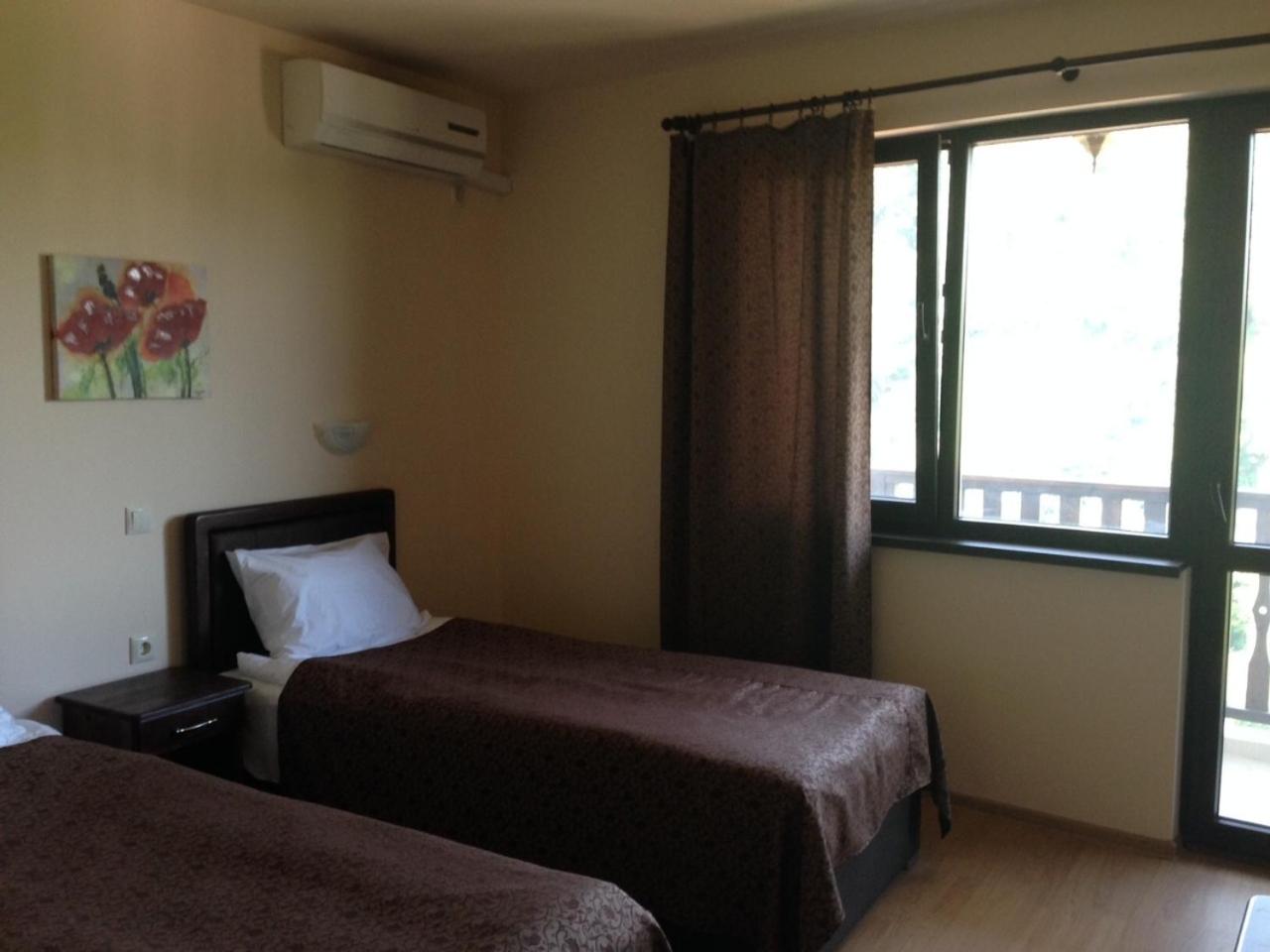 Double or Twin Room with Balcony - Photo 13