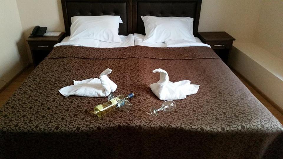 Double or Twin Room with Balcony - Photo 12