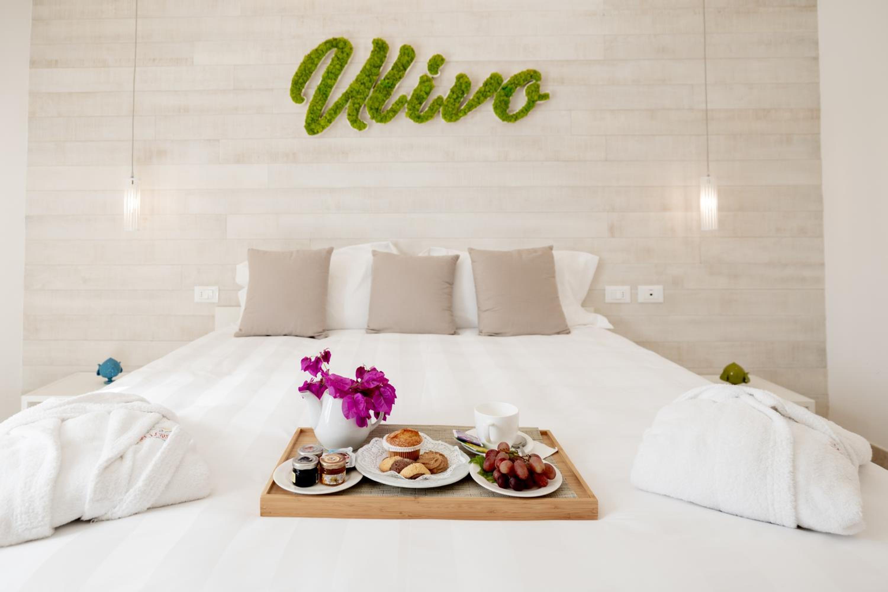 Deluxe King Room - Photo 1