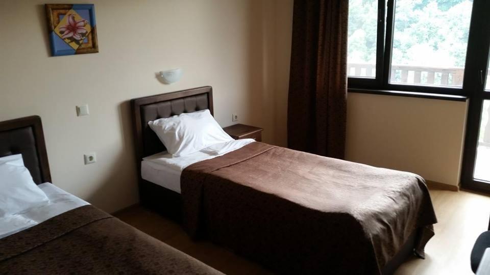 Double or Twin Room with Balcony - Photo 8