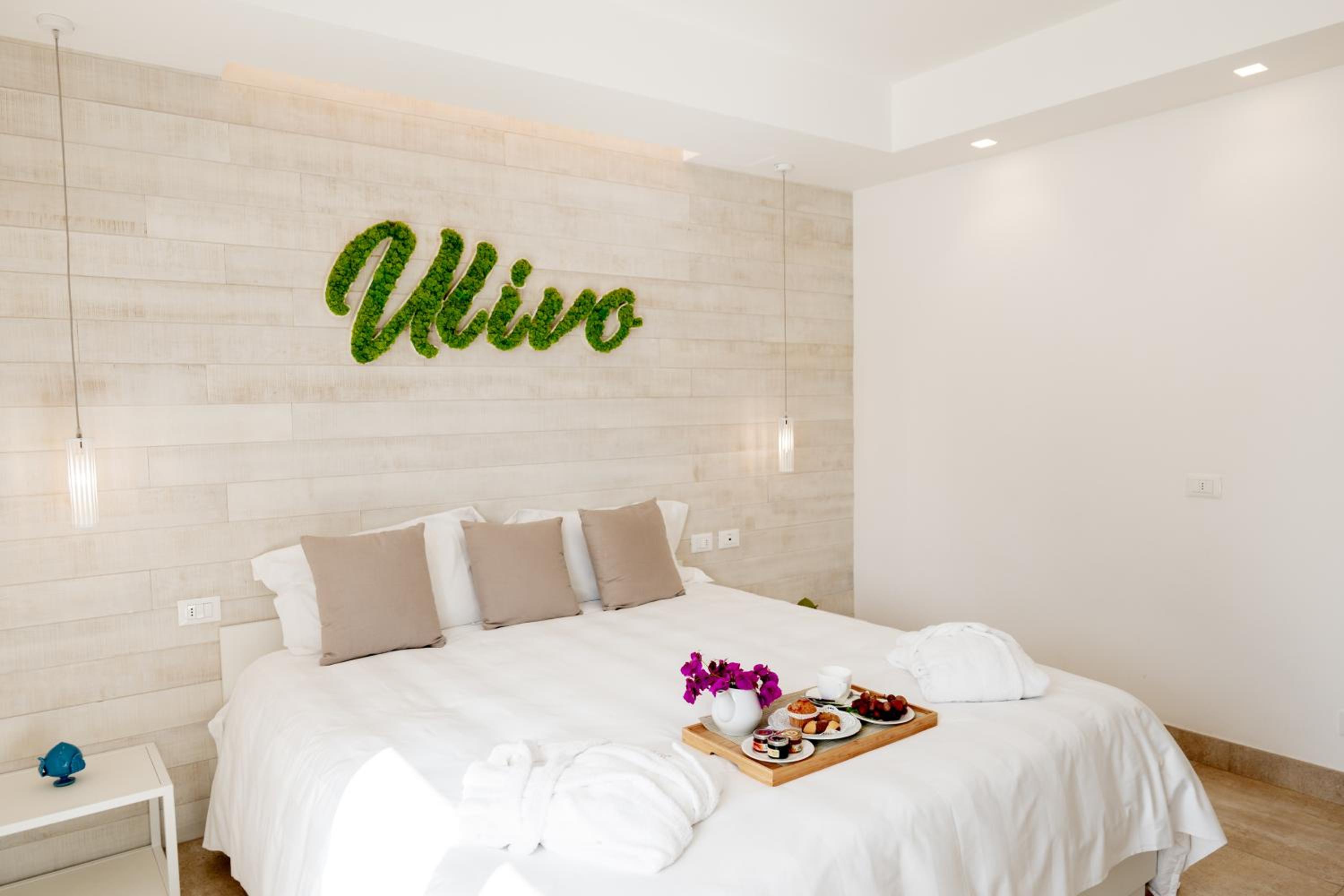 Deluxe King Room - Photo 6