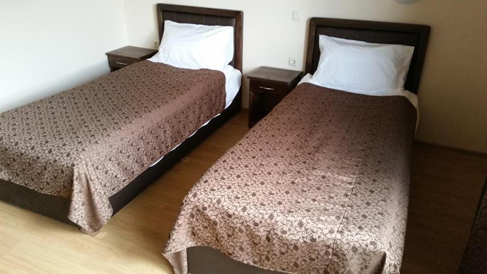 Double or Twin Room with Balcony - Photo 7