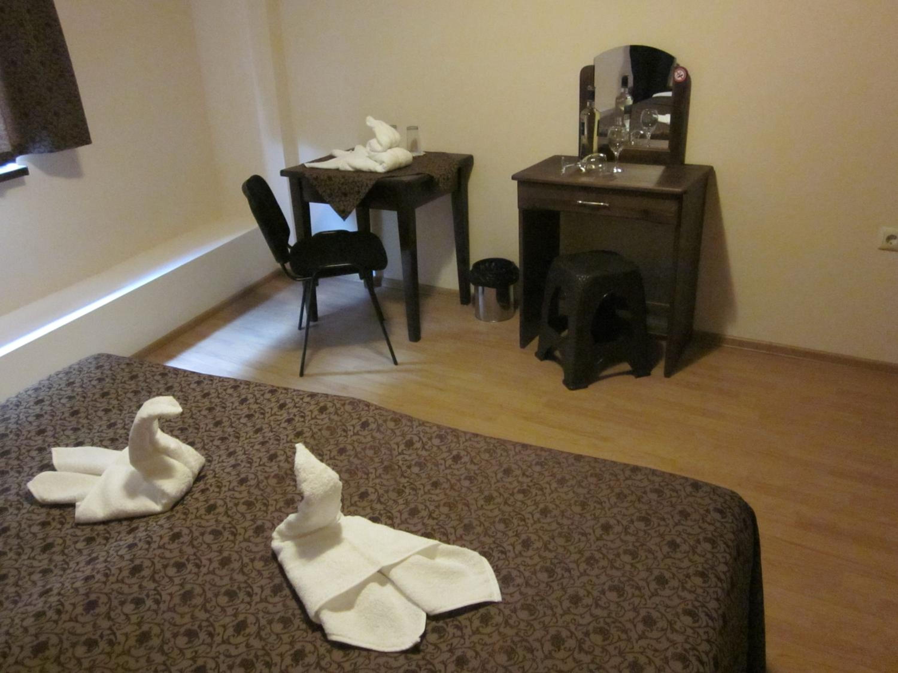 Double or Twin Room with Balcony - Photo 3