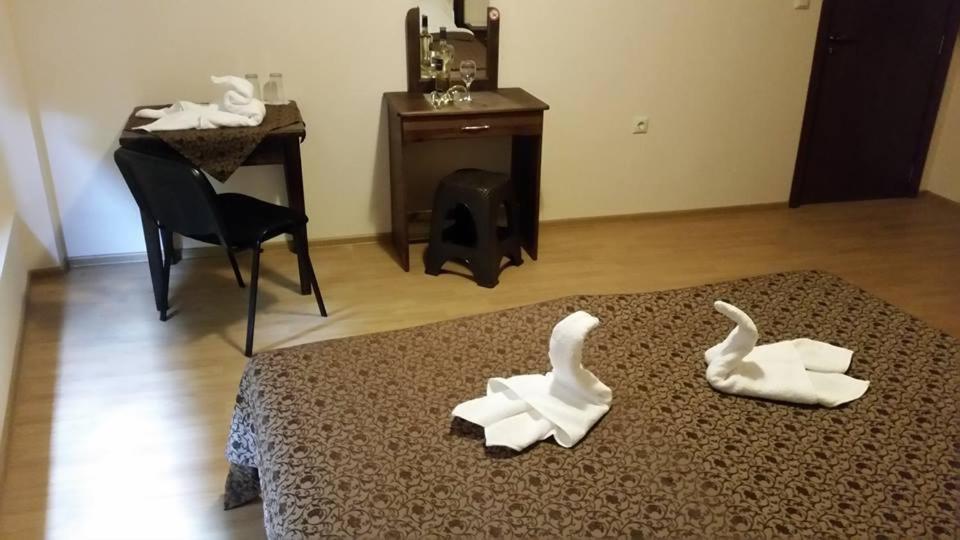 Double or Twin Room with Balcony - Photo 6