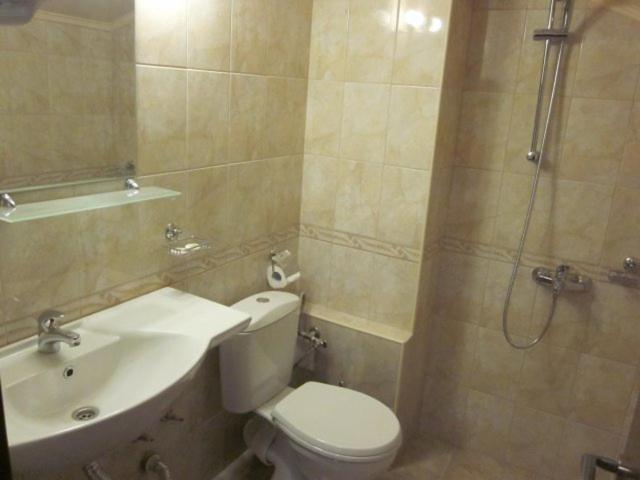 Double or Twin Room with Balcony - Photo 5