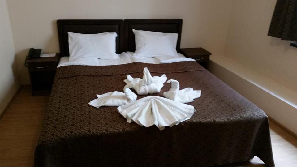 Double or Twin Room with Balcony - Photo 4