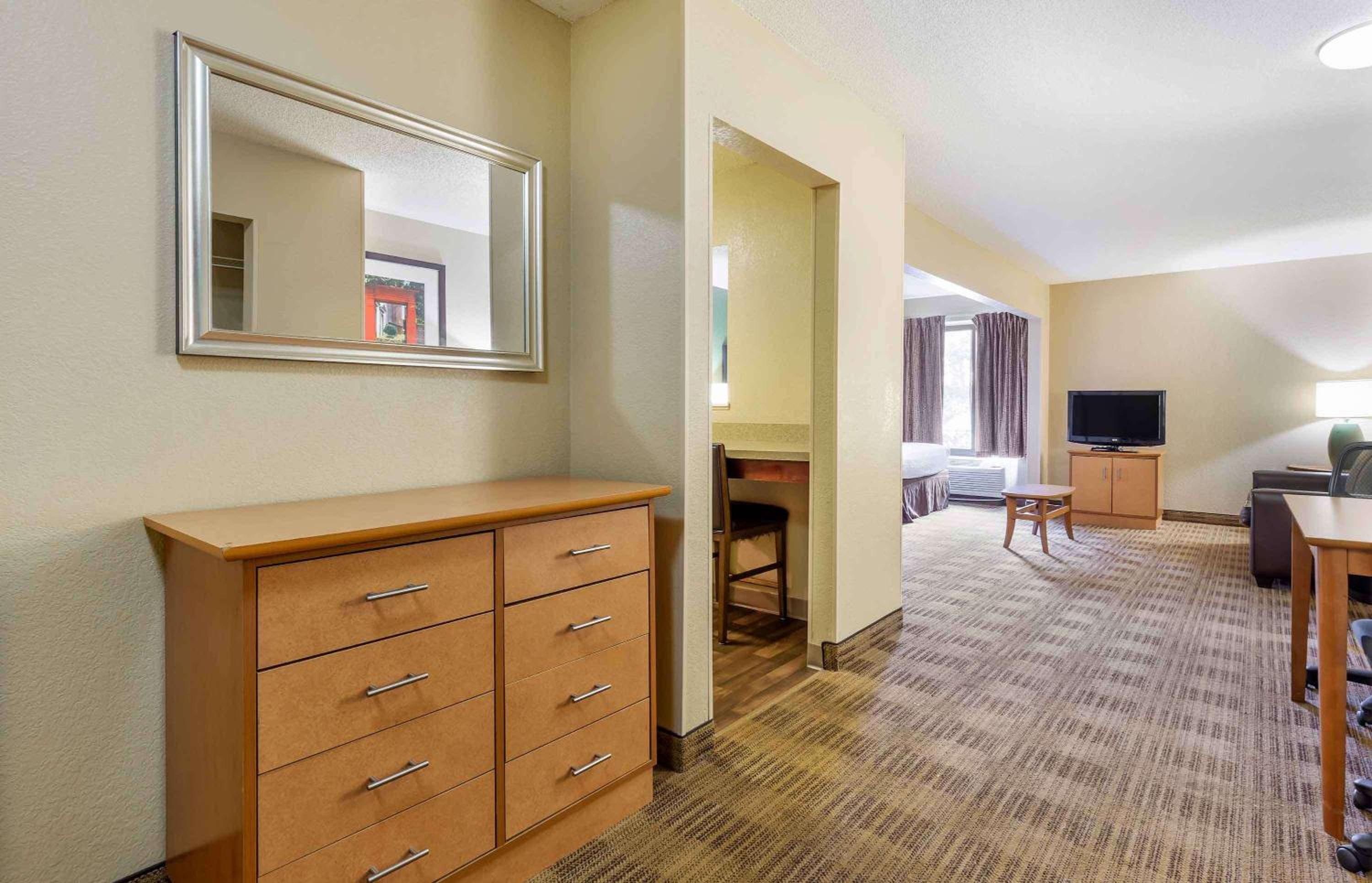 Deluxe Studio with 2 Double Beds - Non-Smoking - Photo 9