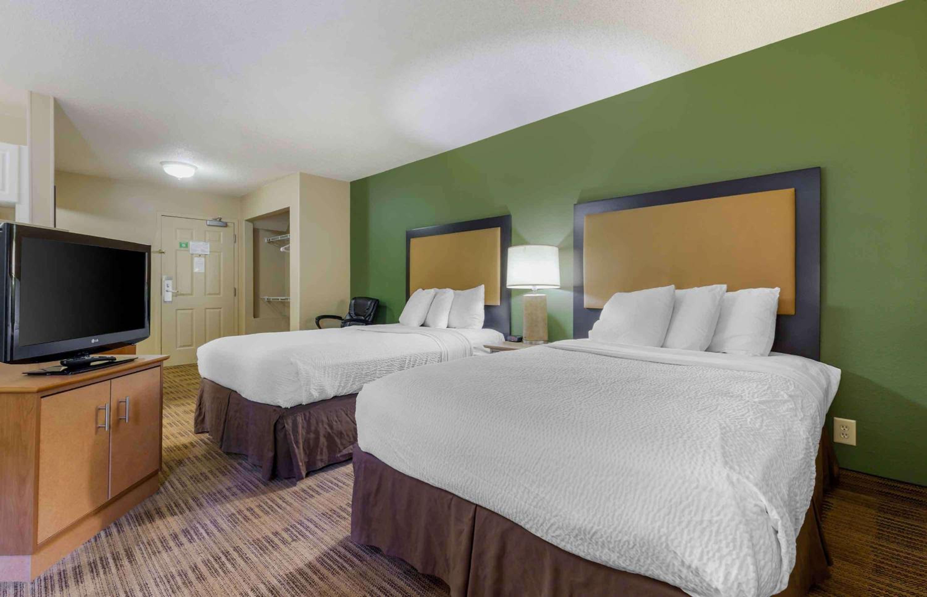 Deluxe Studio with 2 Double Beds - Non-Smoking - Photo 1