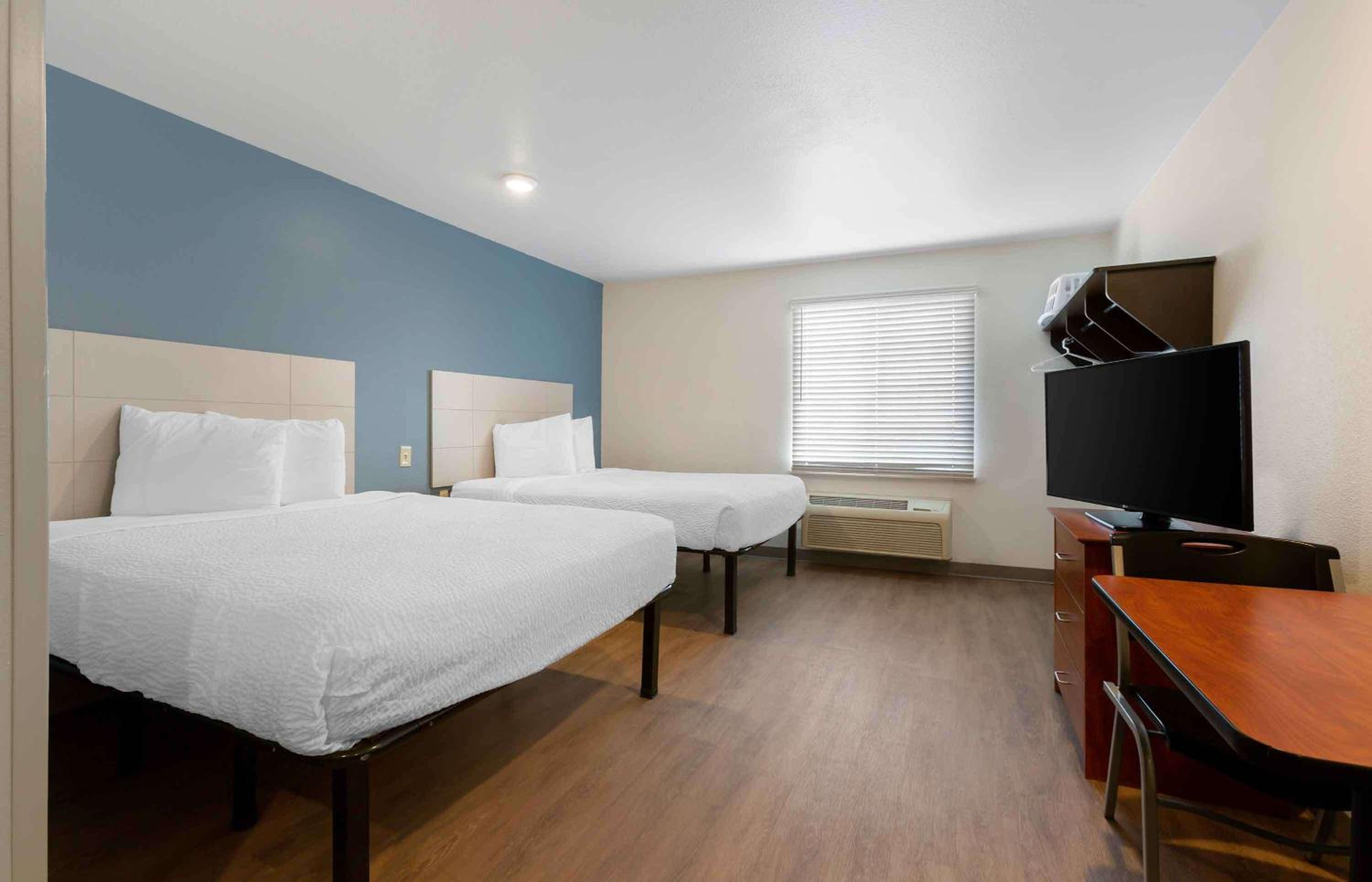 Standard Queen Room with Two Queen Beds - Non-Smoking photo 1