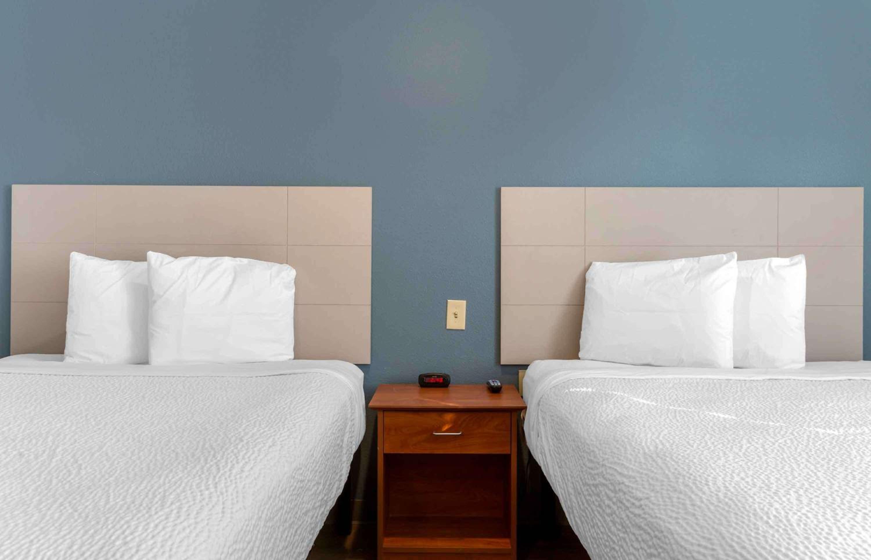 Queen Room with Two Queen Beds photo 1