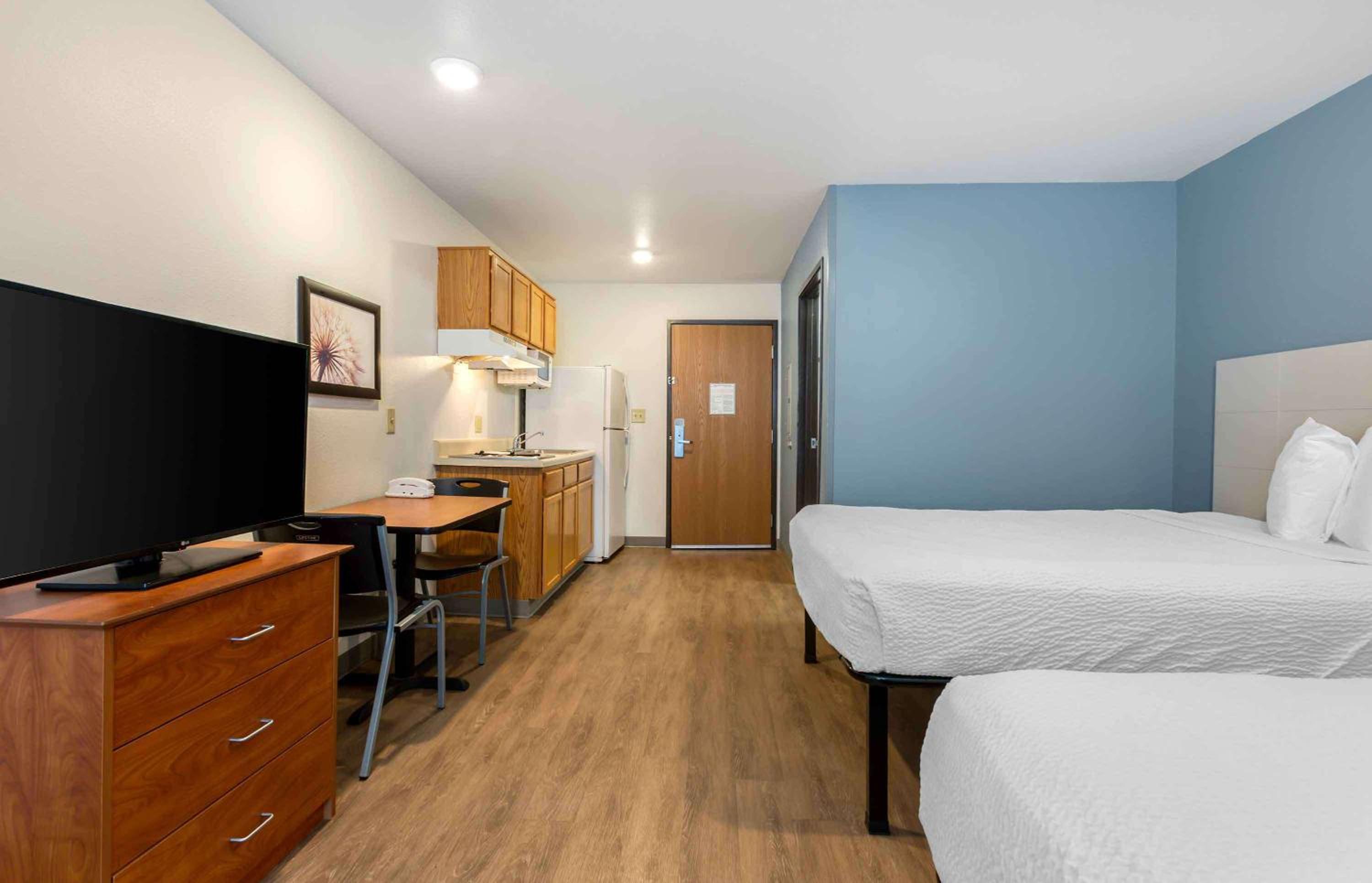 2 Queen Beds | Smoking, Kitchen photo 1