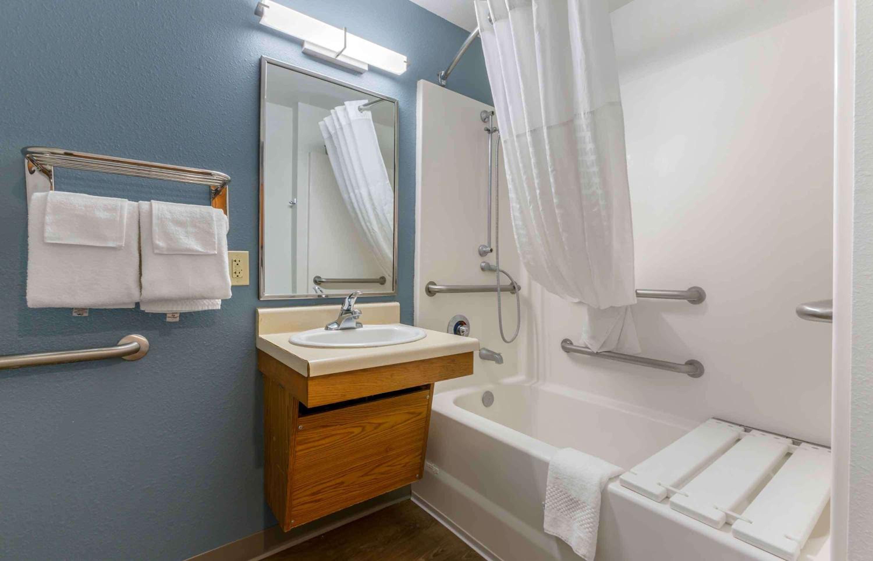 1 Full Bed | Hearing Accessible, Kitchen photo 2