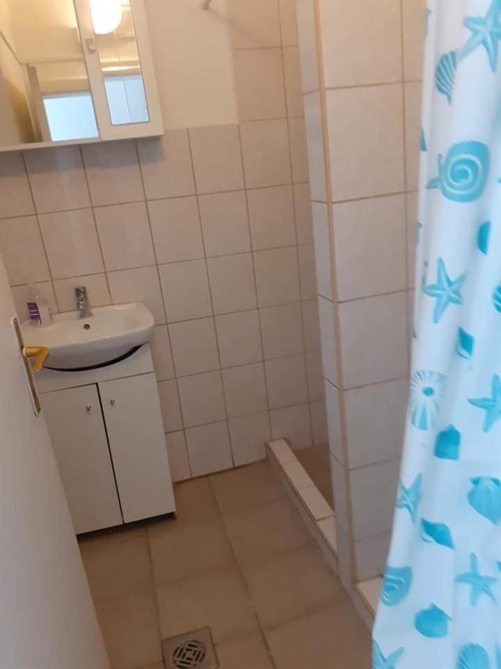 Family Room with Private Bathroom photo 2