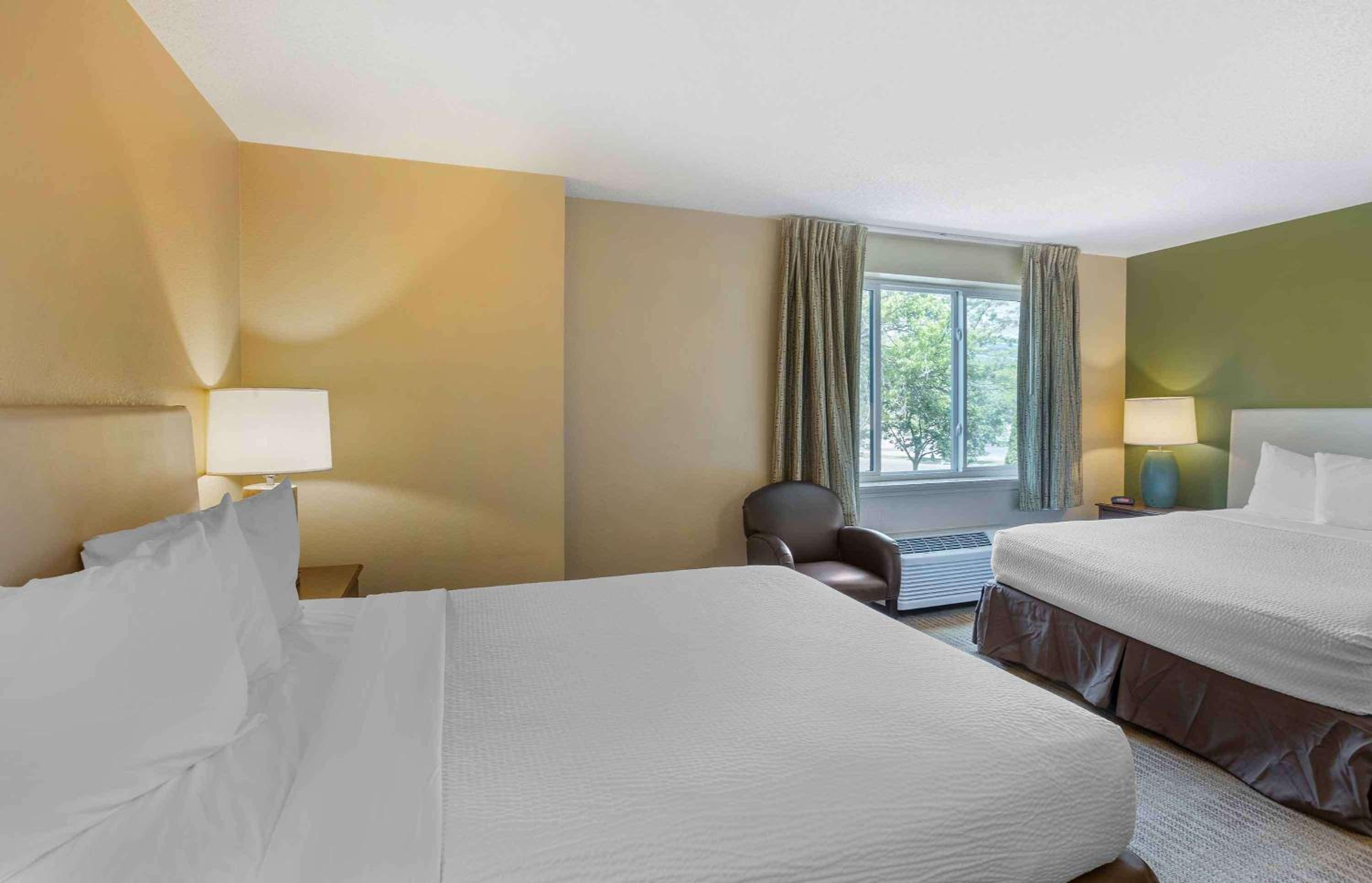 Studio with 2 Queen Beds - Non-Smoking - Photo 5