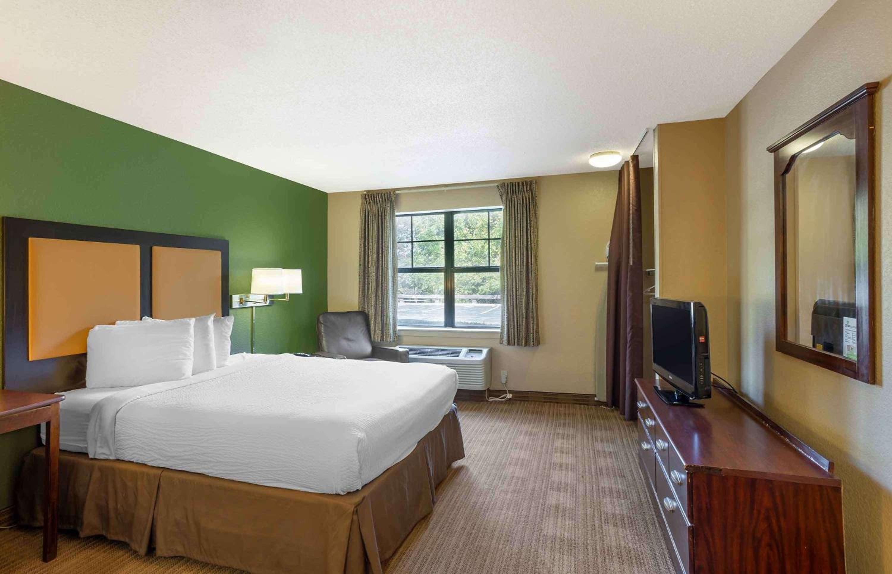 Queen Studio With 1 Queen Bed - Disability Access/Non-Smoking - Photo 4