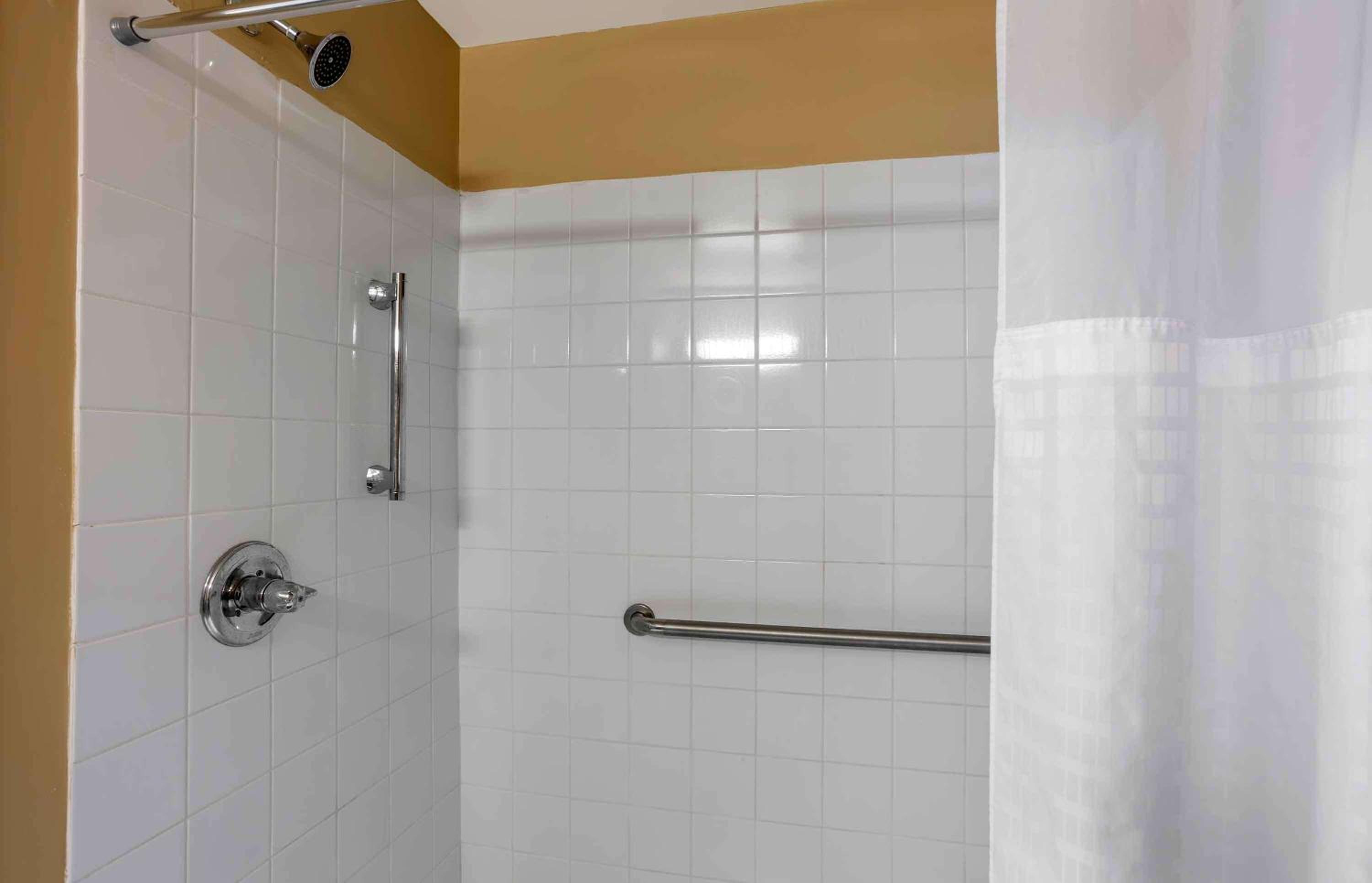Queen Studio With 1 Queen Bed - Disability Access/Non-Smoking - Photo 7