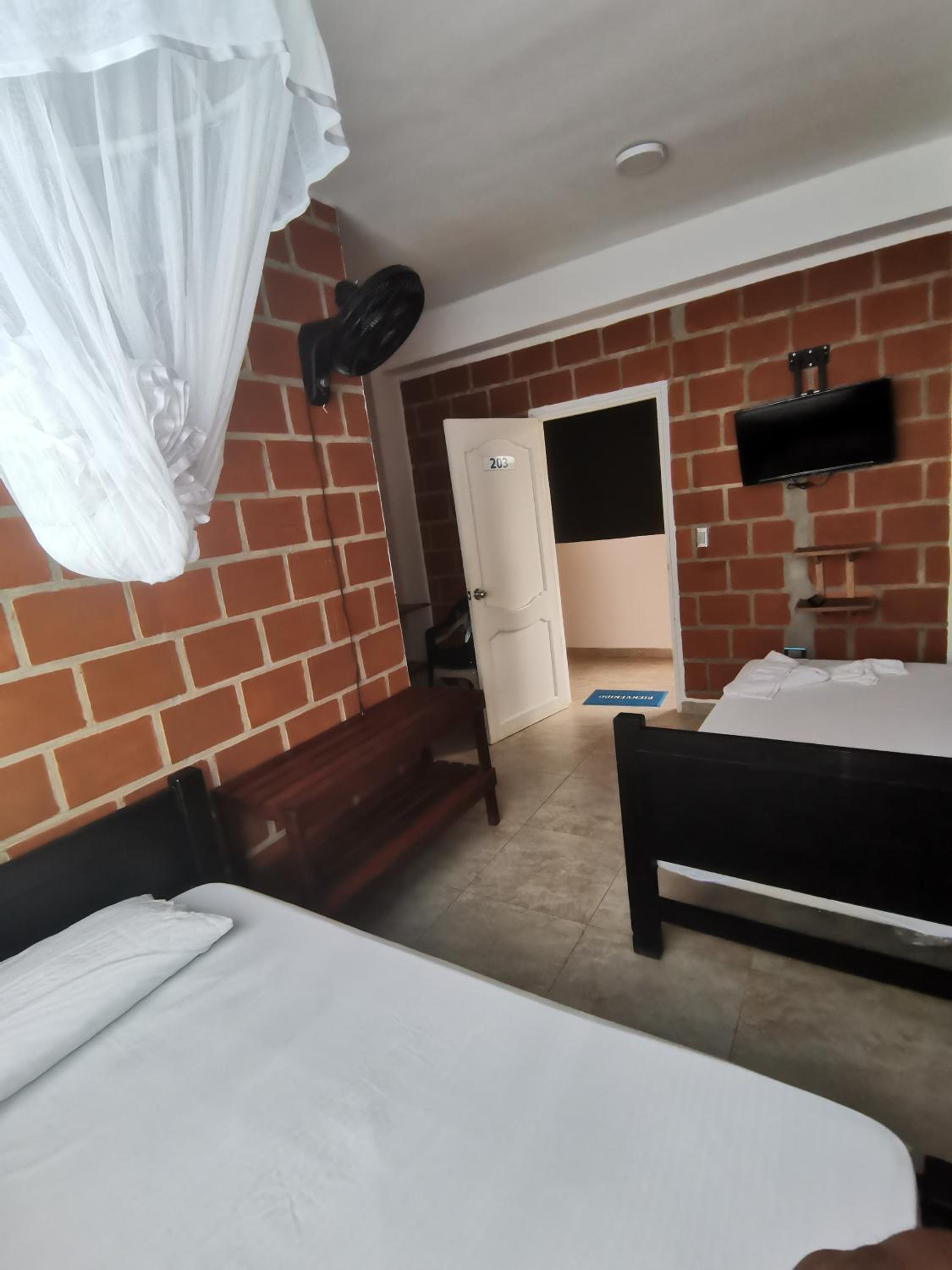 Budget Twin Room photo 3