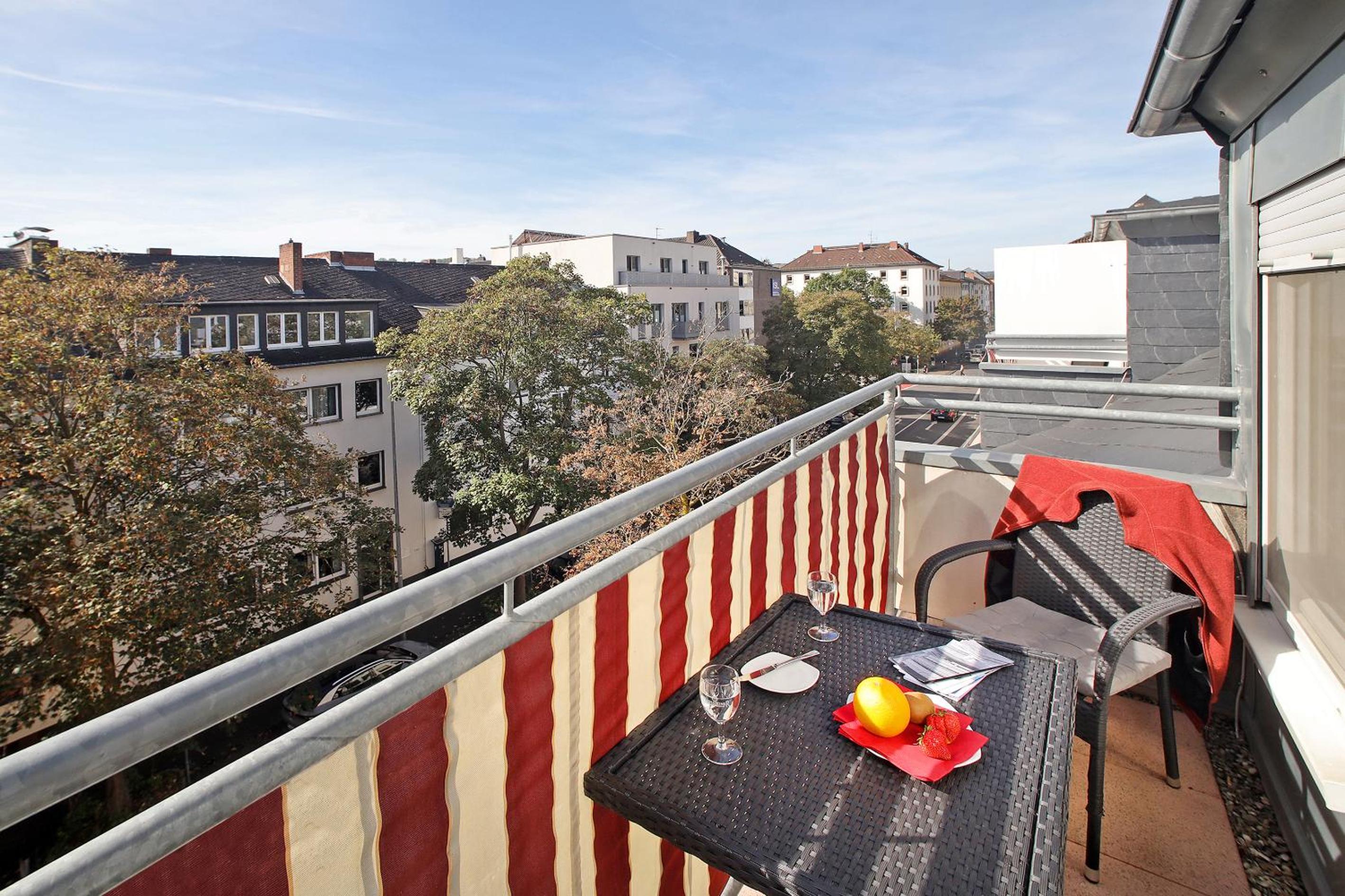 Double Room with Balcony - Photo 4