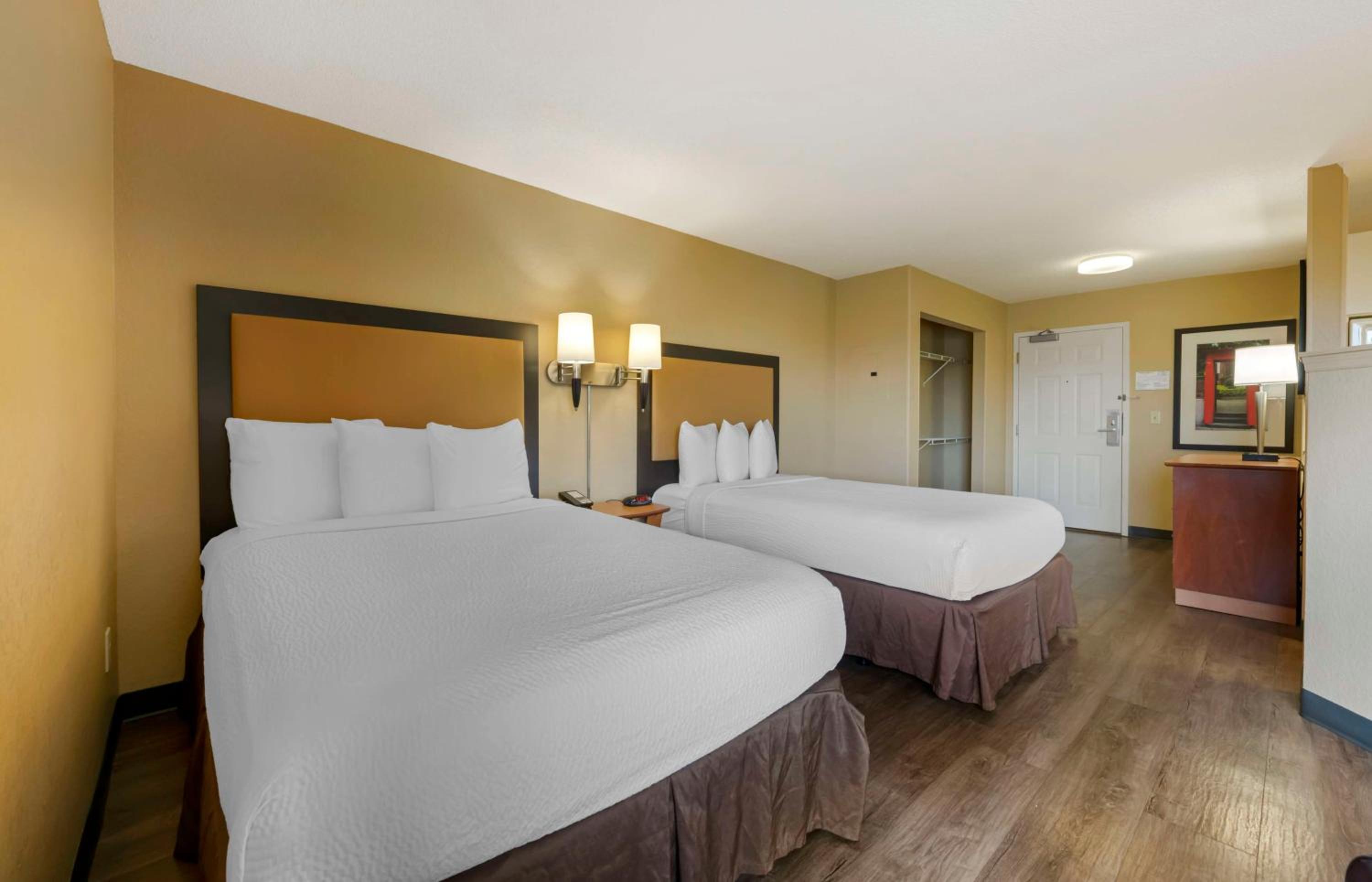 Deluxe Studio with 2 Double Beds - Non-Smoking - Photo 1