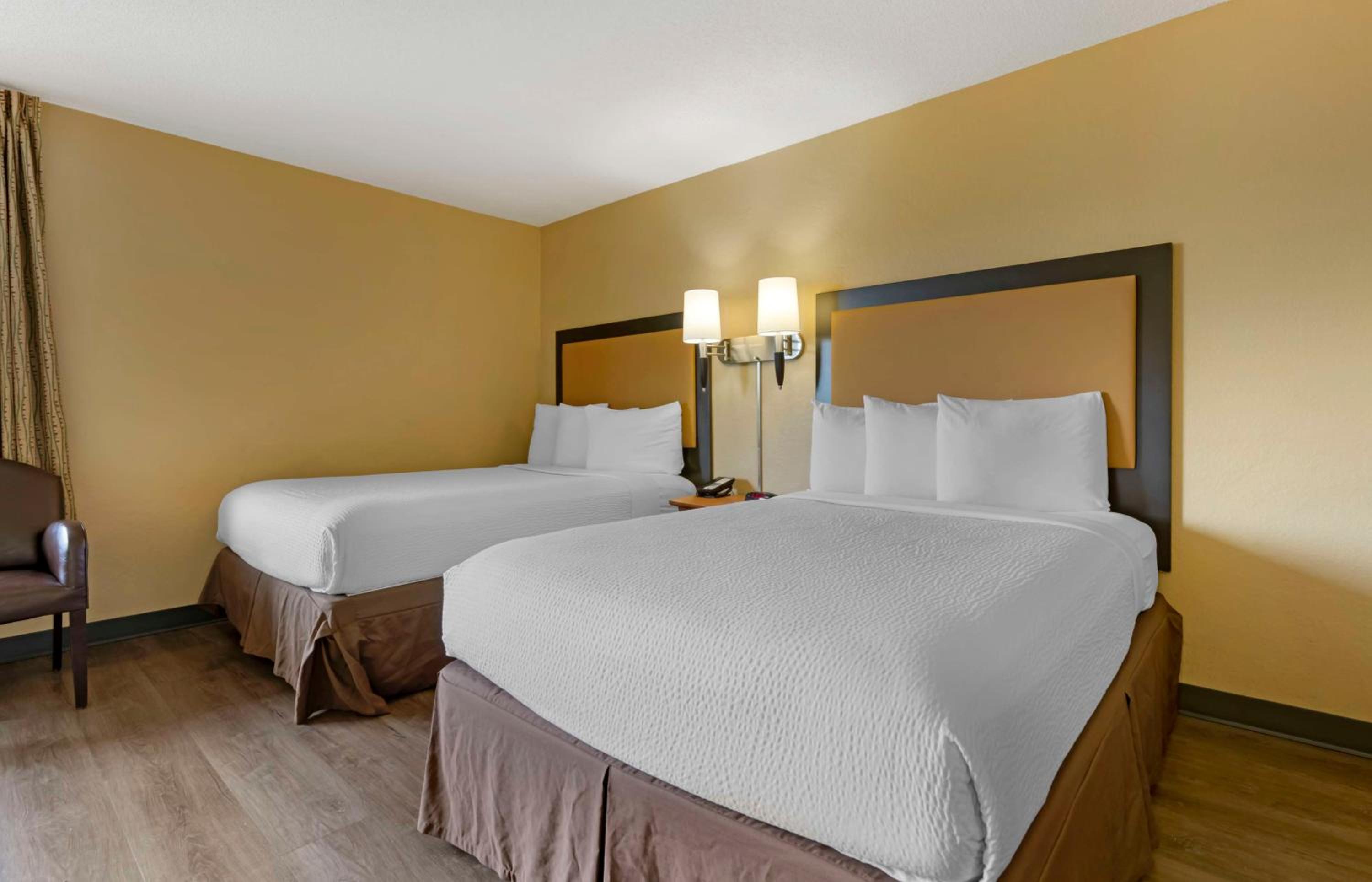 Deluxe Studio with 2 Double Beds - Non-Smoking - Photo 2