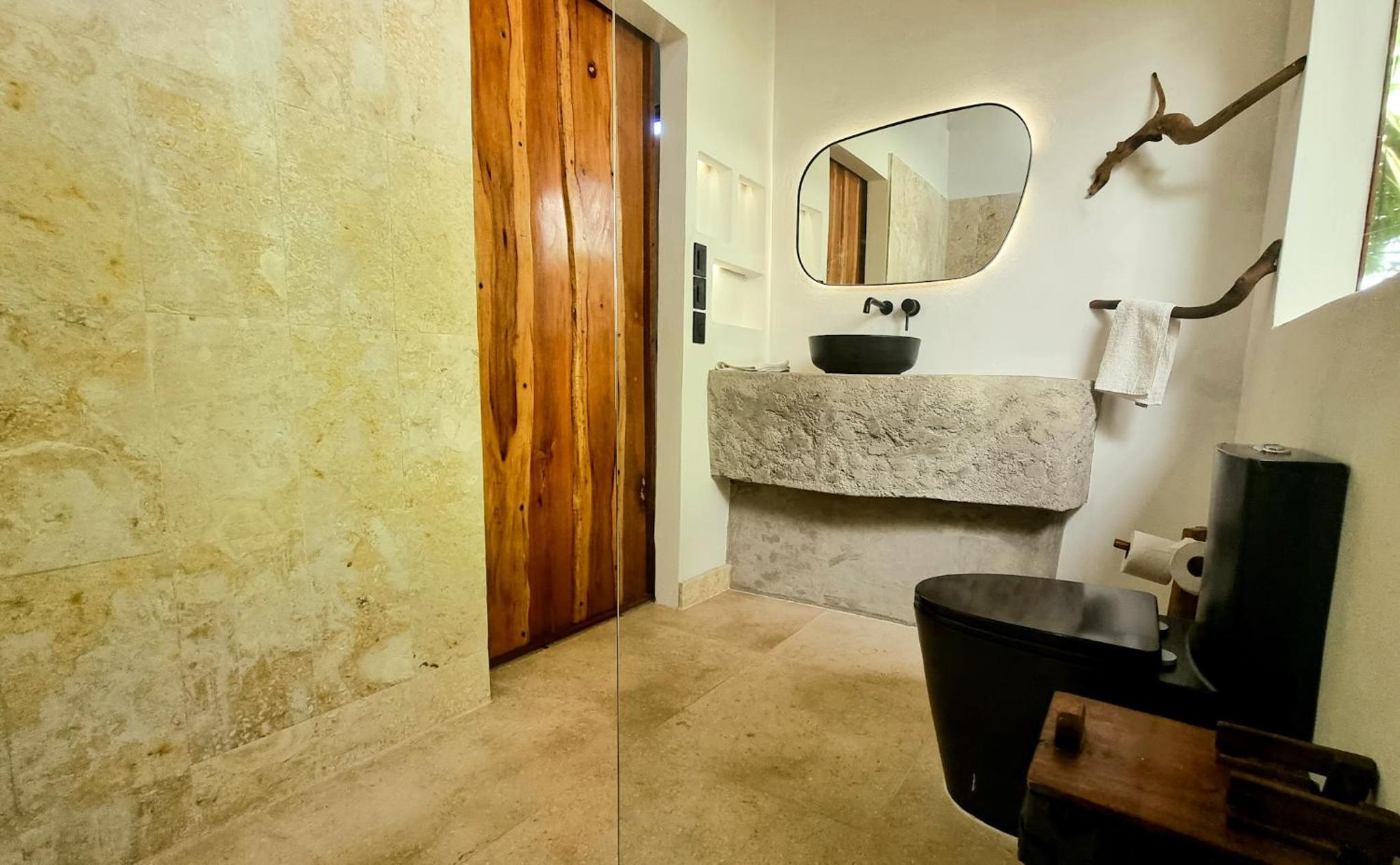 Deluxe Double Room with Side Sea View photo 2