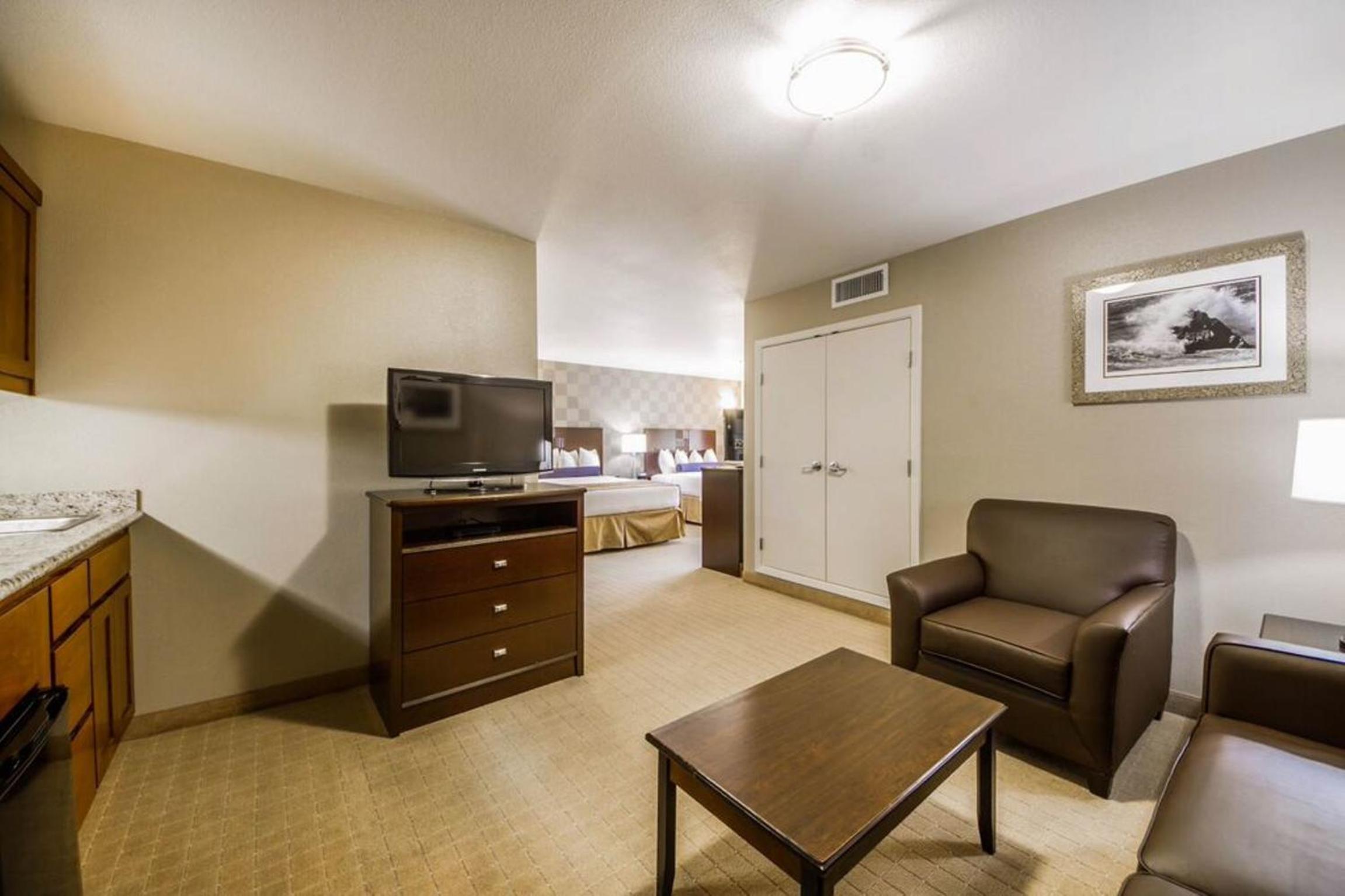 Queen Suite with Sofa Bed - Photo 1