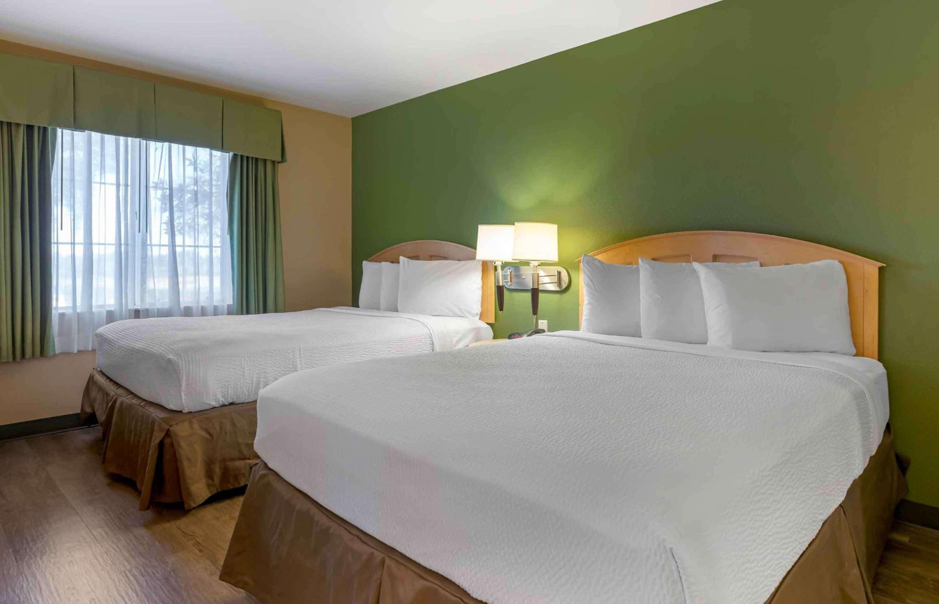 Deluxe Studio with Two Queen Beds - Non-Smoking photo 1