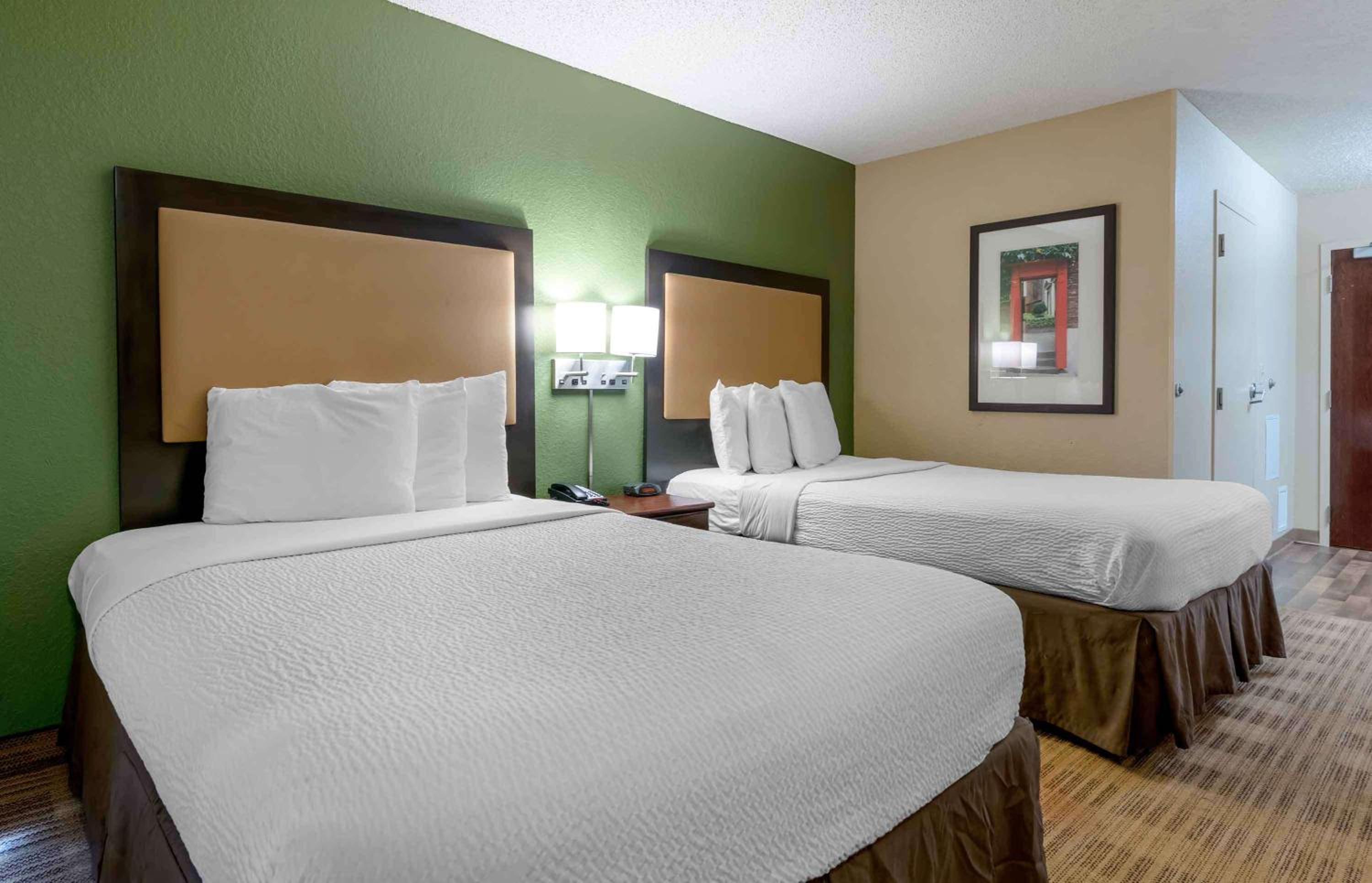 Studio with Two Double Beds - Non-Smoking photo 1